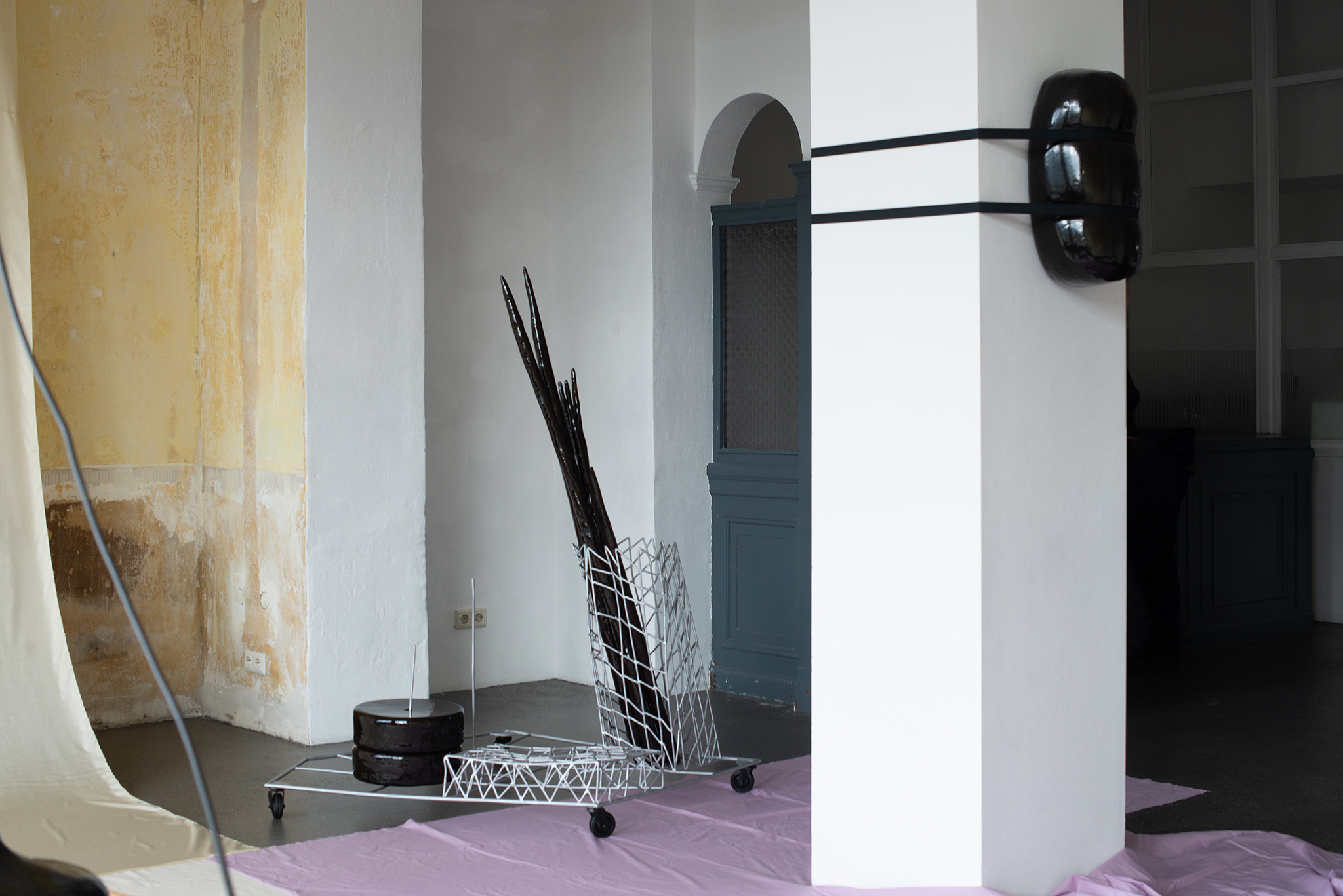 soft island hard edge - Charlene Hahne & Lisa Seebach, 2023, installation view © in-conversation-with and the artists
