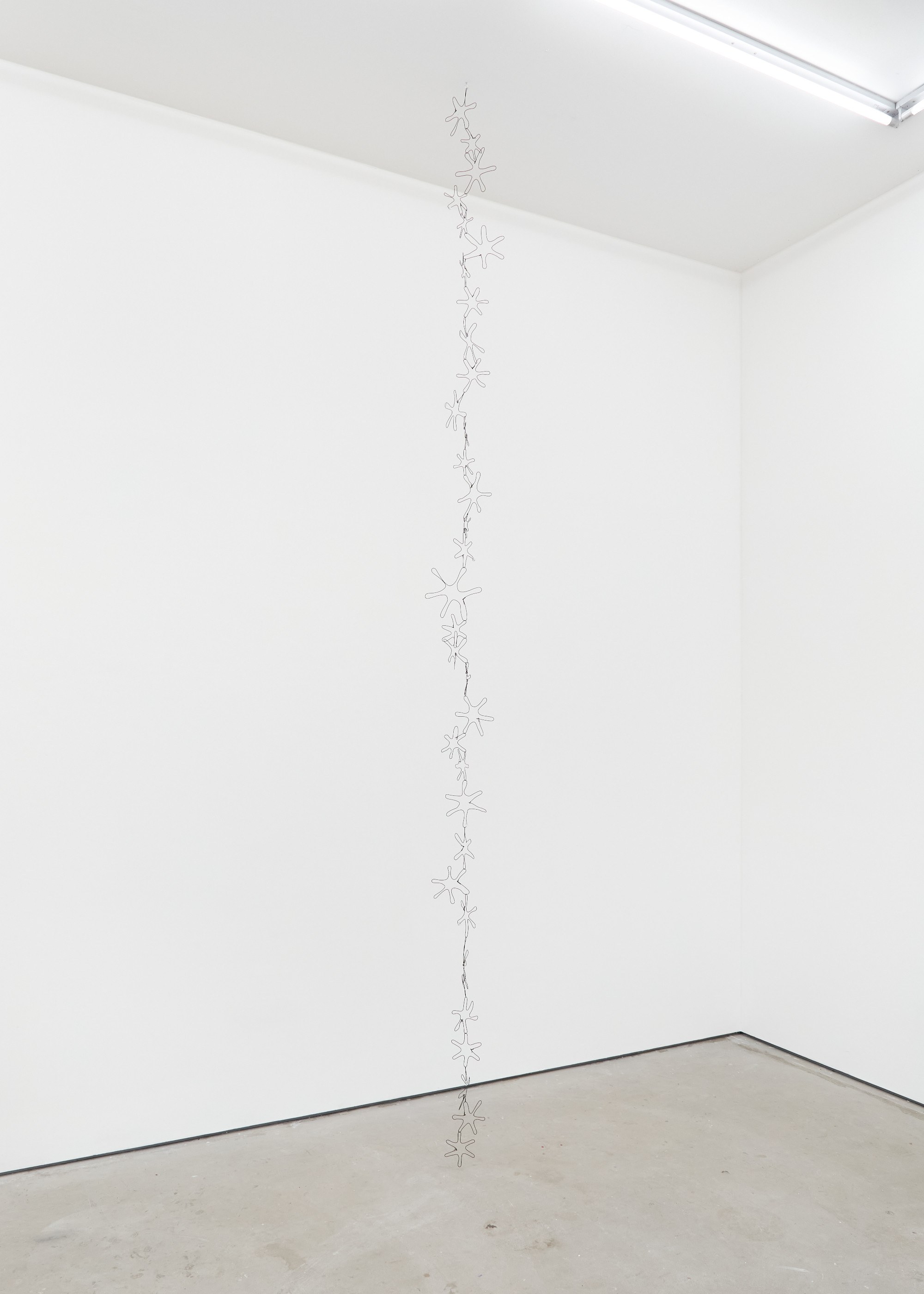 Garrett Lockhart, untitled (33), 2023. Tie-wire starweeds, glass beads, dimensions variable
