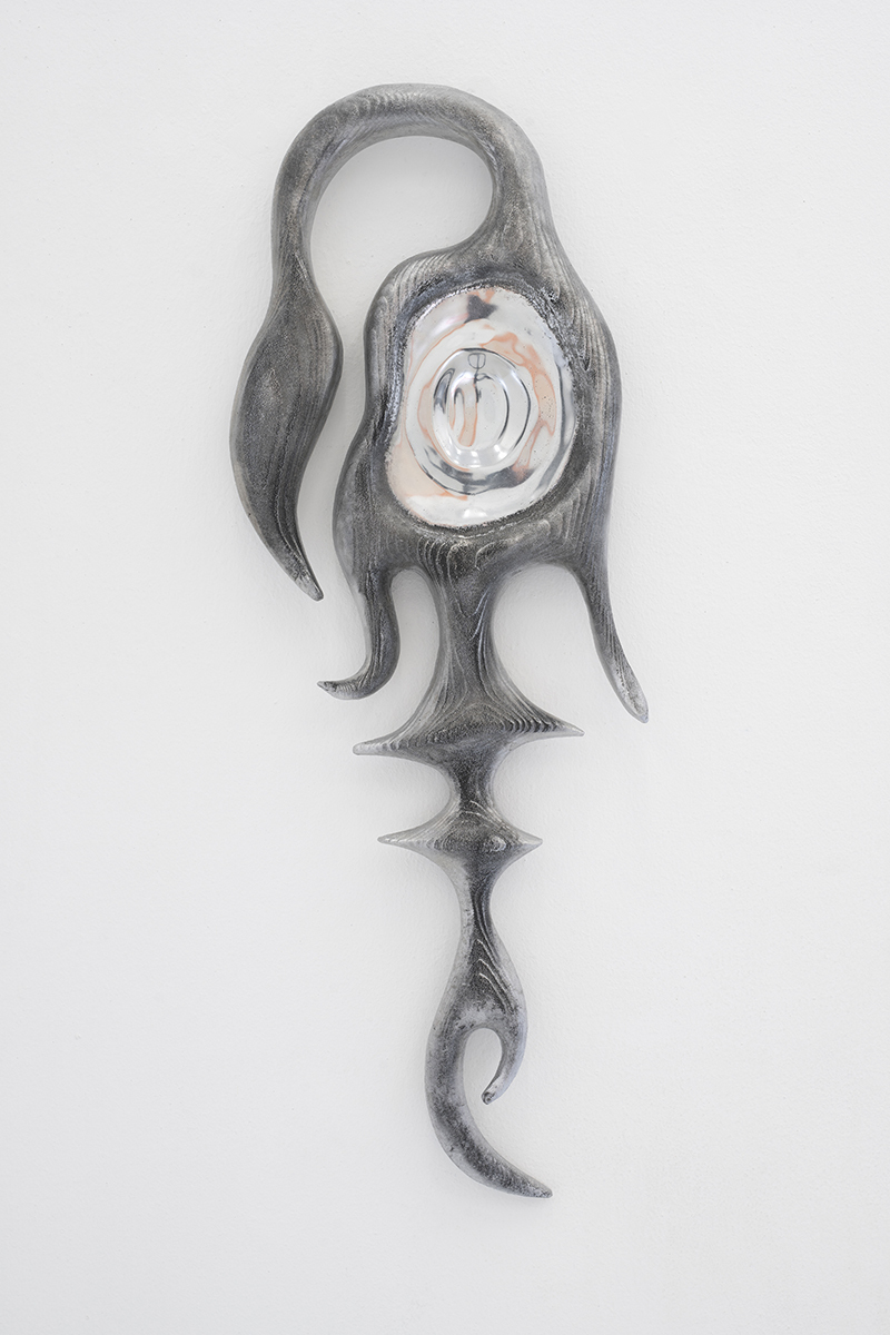Emelie Sandström, "Swan", 2023 (Aluminium, 57 x 20 x 4 cm).