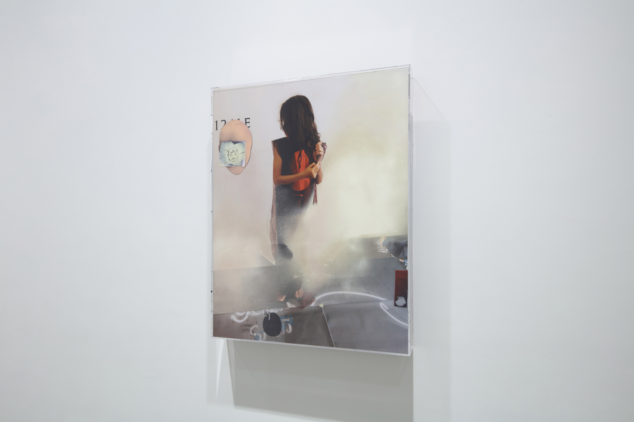 Niels Trannois, KERNING, at Windhager von Kaenel, Zurich, 2023; view on Le blizzard, incident du chien pendant la nuit, 2022, print on fabric, porcelain paper, oil, mdf, plexiglas 90 x 70 x 10cm