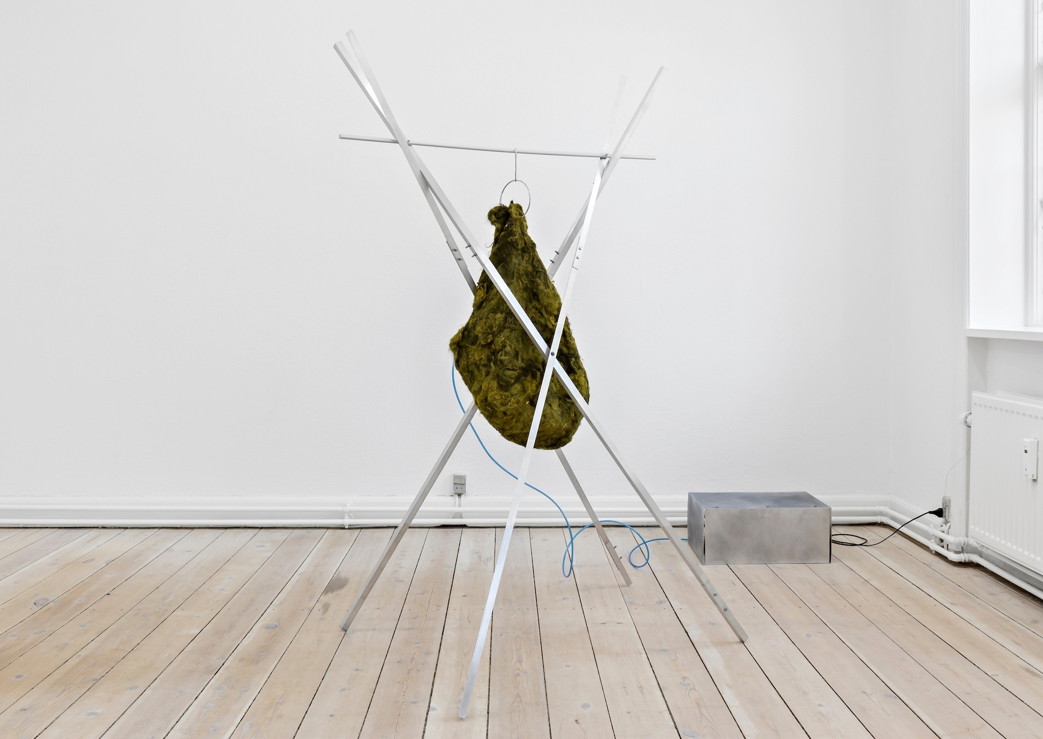 Therese Bülow, "Breeze", 2022-2023. Aluminium, vinyl, compressor, hose, wool dyed with roofs, inflatable pillow, concrete rope, 165.0 x 200.0 x 185.0 cm