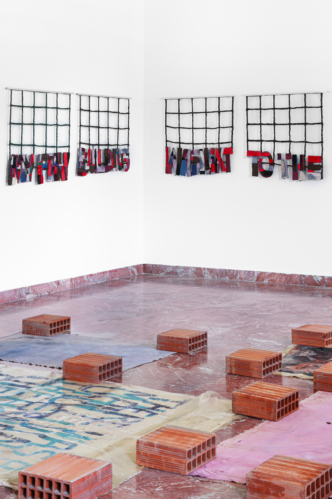 Itâs private, Sun bleached cotton/silk on silicone, aluminium, 450cm x 60cm (consisting of 5 parts) / 2023