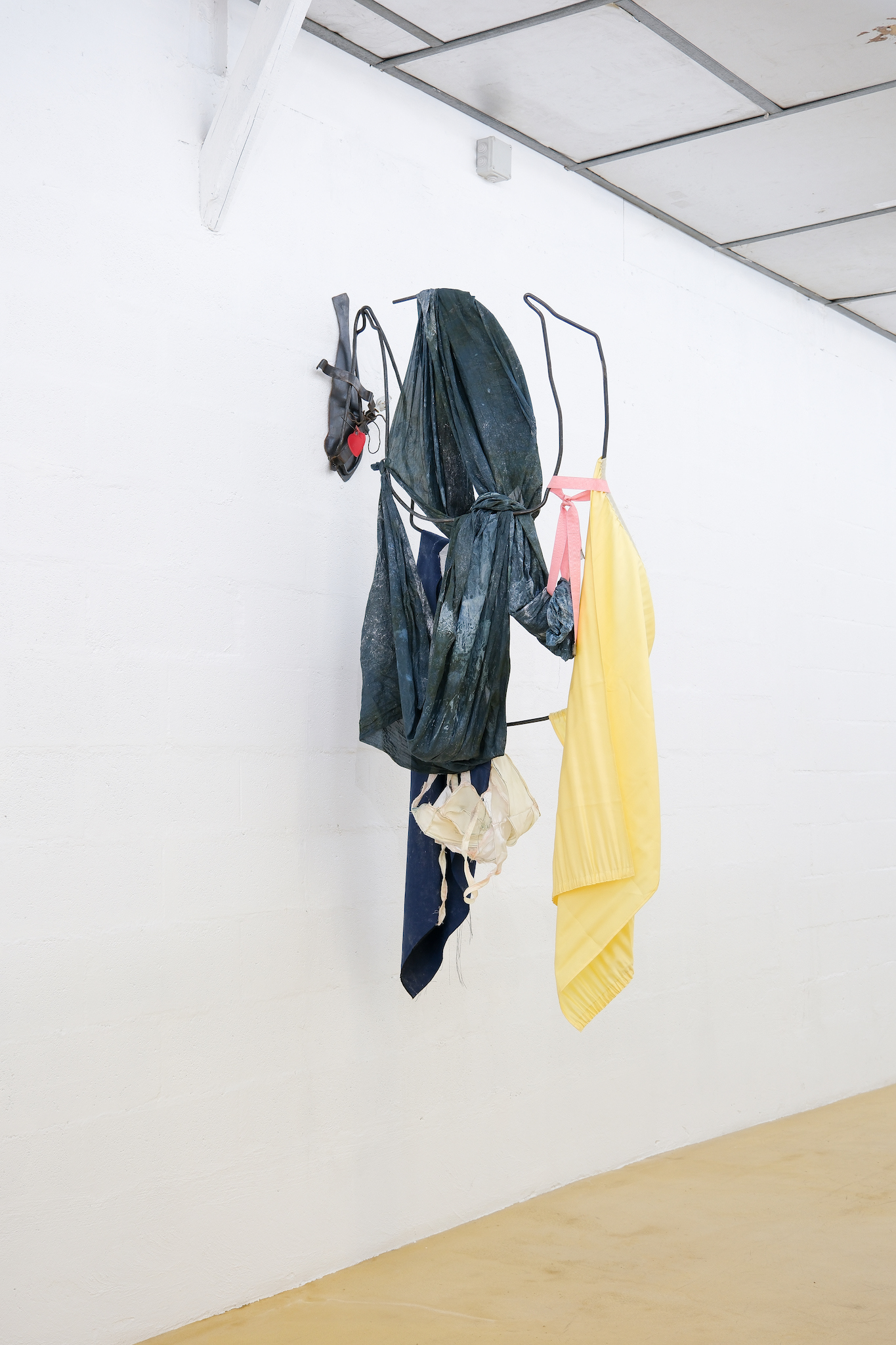 INÈS DI FOLCO DJEMNI AND CAROLINE CURDY: POUBELLE, 2023 - Oil and pigments, forged steel 170 x 100 x 30 cm