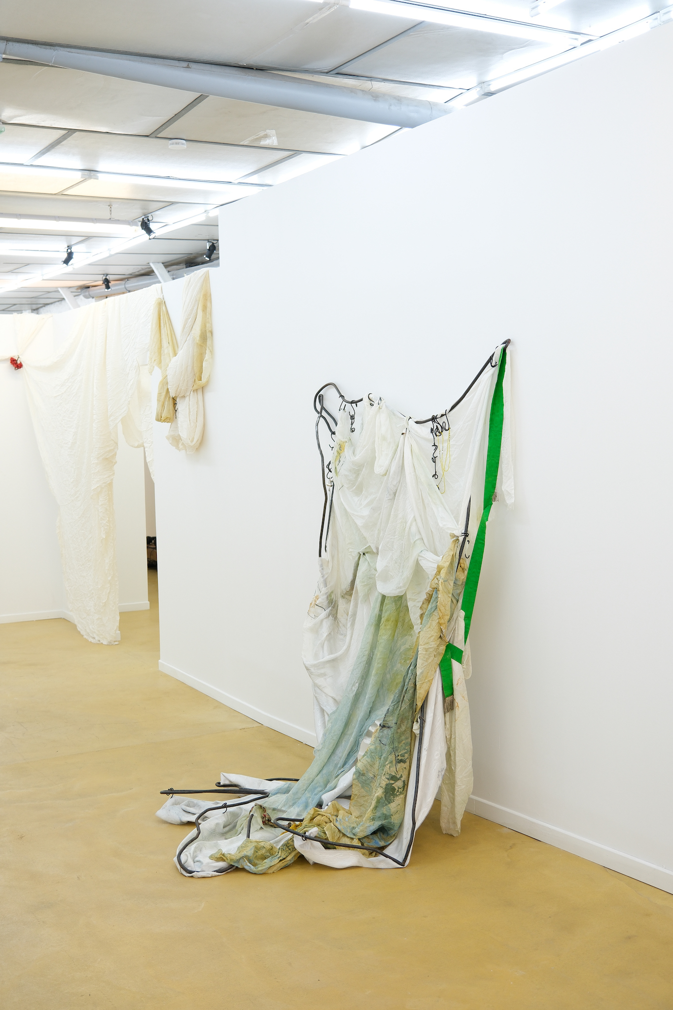 INÈS DI FOLCO DJEMNI AND CAROLINE CURDY: SOURCE, 2023 – Oil and pigments on cotton, silk and forged steel 178 x 125 x 120 cm