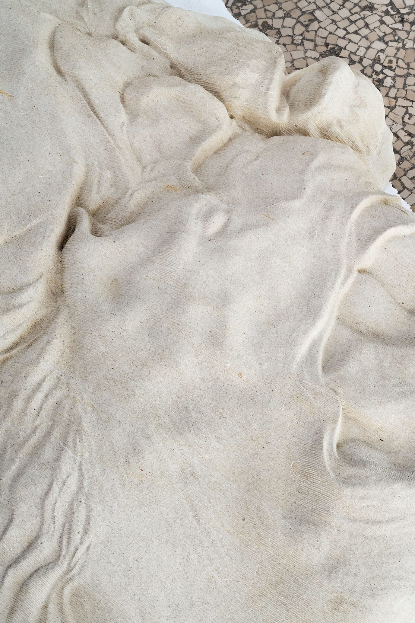 Aria Dean, Mare, 2023, Limestone (pietra leccese), styrofoam, wood, 88 x 130 x 32 cm, detail