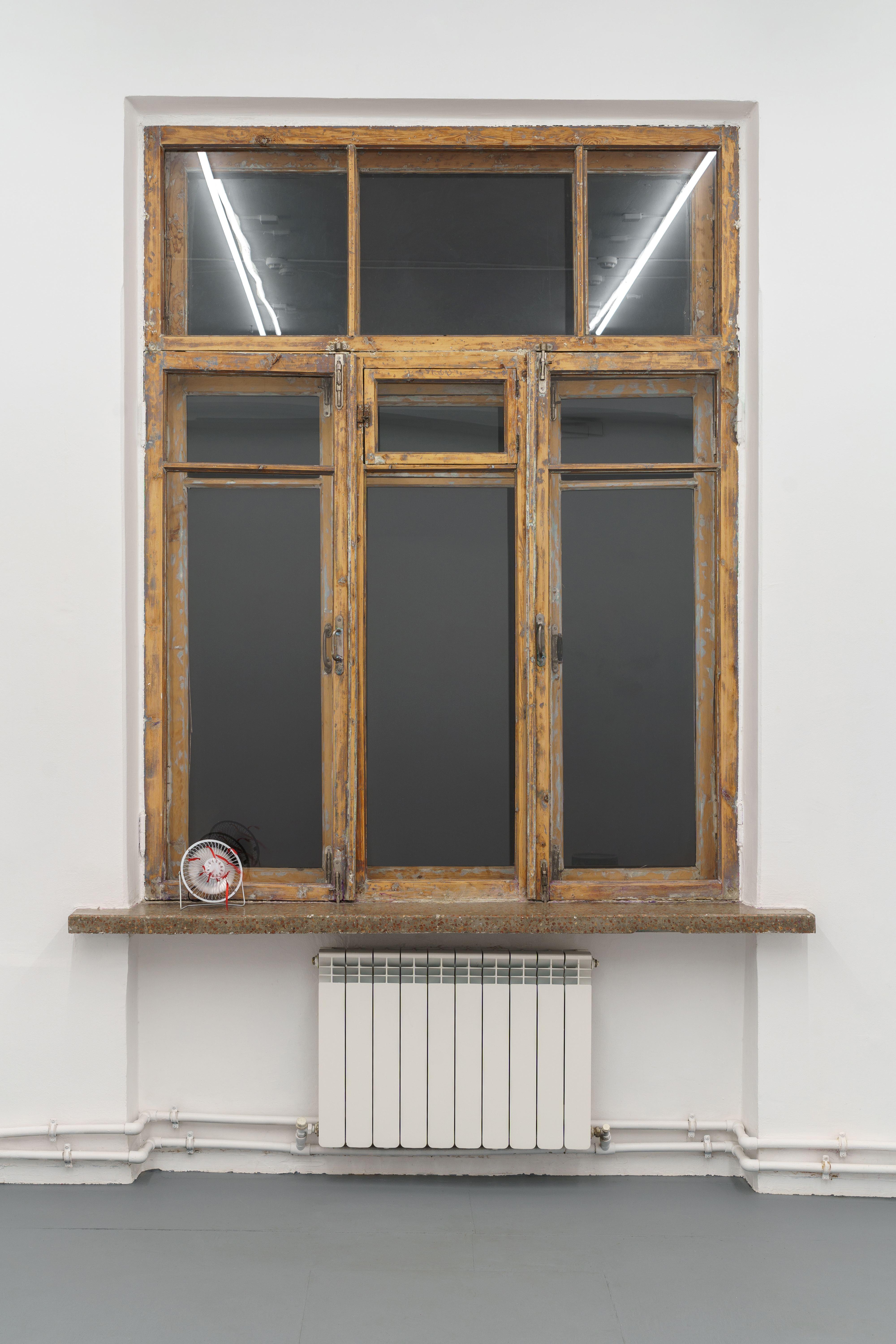 Ian Swanson, âMother Figureâ, 2023, fan, ribbon, 20 x 20 x 8 cm