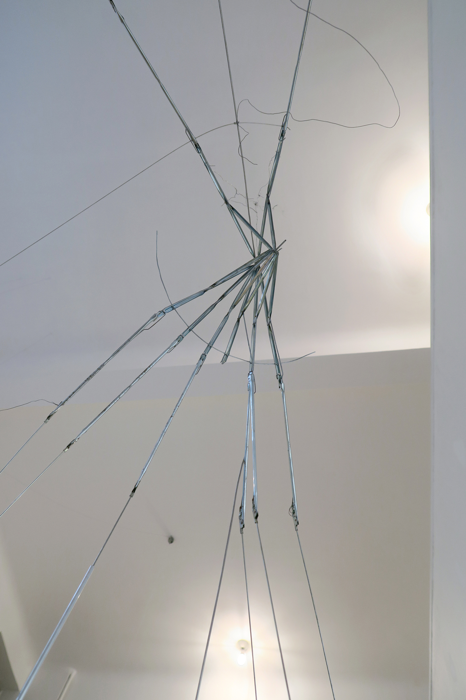 Clémentine Adou, Daddy long legs’ hands, 2023 (detail), umbrella structure, aluminum, inox, steel, wire, 249 × 200 × 100 cm