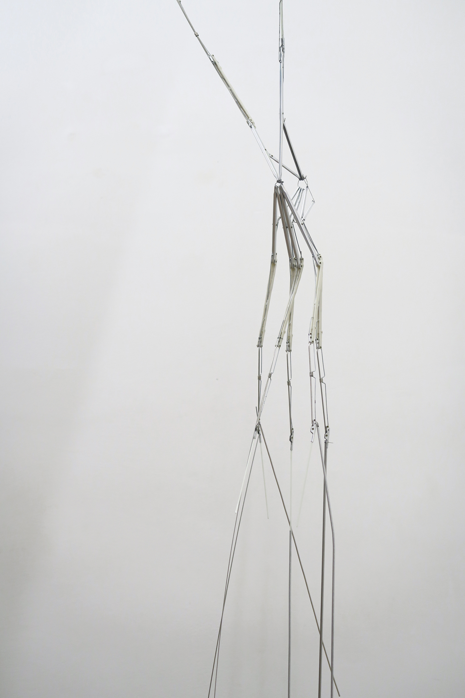Clémentine Adou, Daddy long legs’ hands, 2023 (detail), umbrella structure, aluminum, inox, steel, wire, 215 × 110 × 25 cm