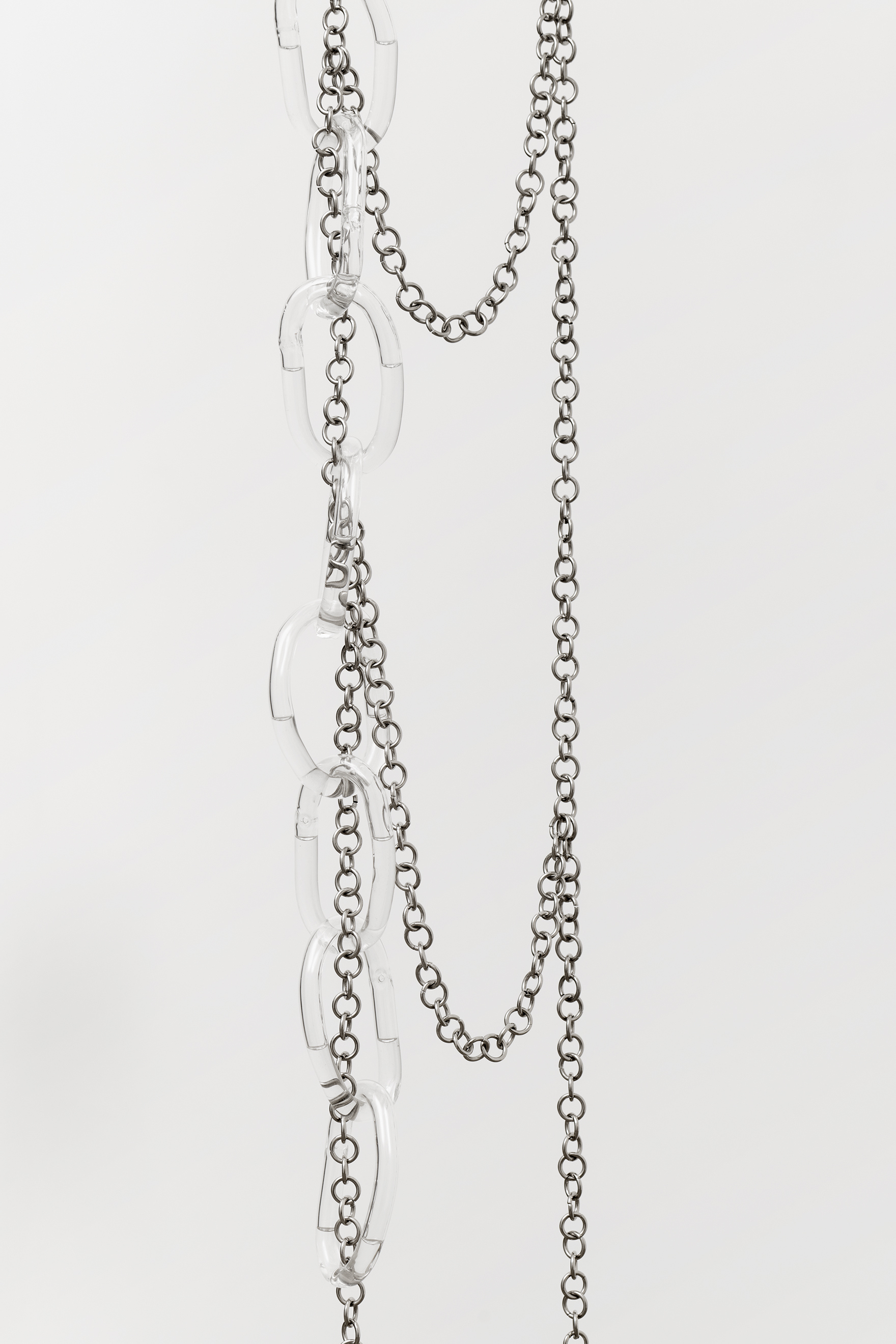 Andreia Santana, Sweaty Chains, 2022, water, glass and chain mail, 260 x 20 x 8 cm, unique