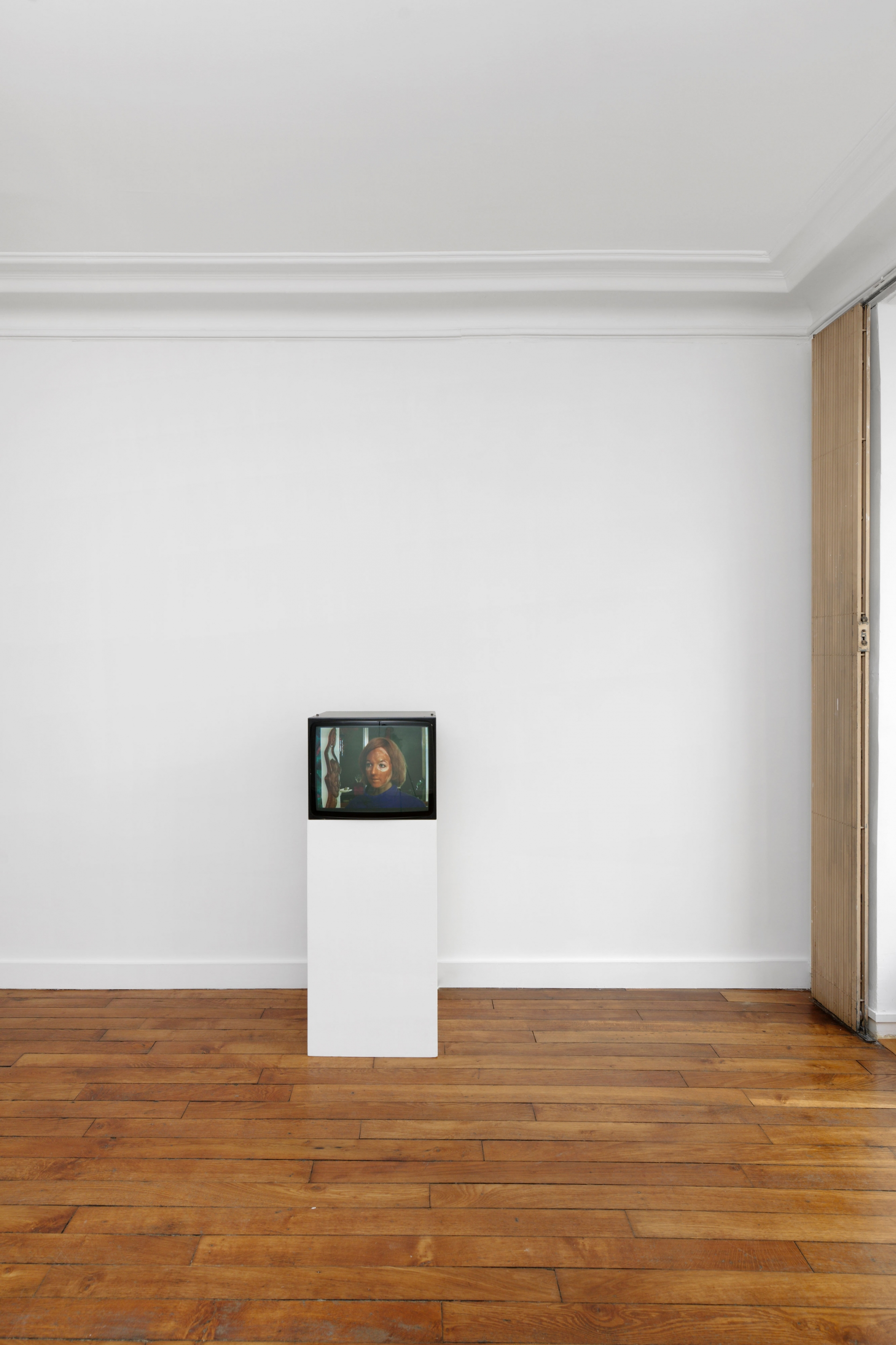 Exhibition view, Sol Calero, Nino Kapanadze, Shana Moulton, Crèvecœur, Paris, 2023. Courtesy the artists and Crèvecœur, Paris. Photo: Aurélien Mole