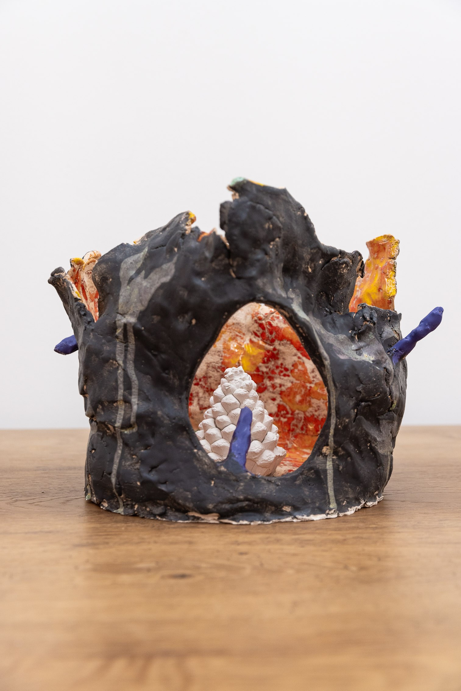 Patrick Ostrowsky, a pot-pine, 2023, glazed ceramics, plaster, 25 x 35 x 30 cm