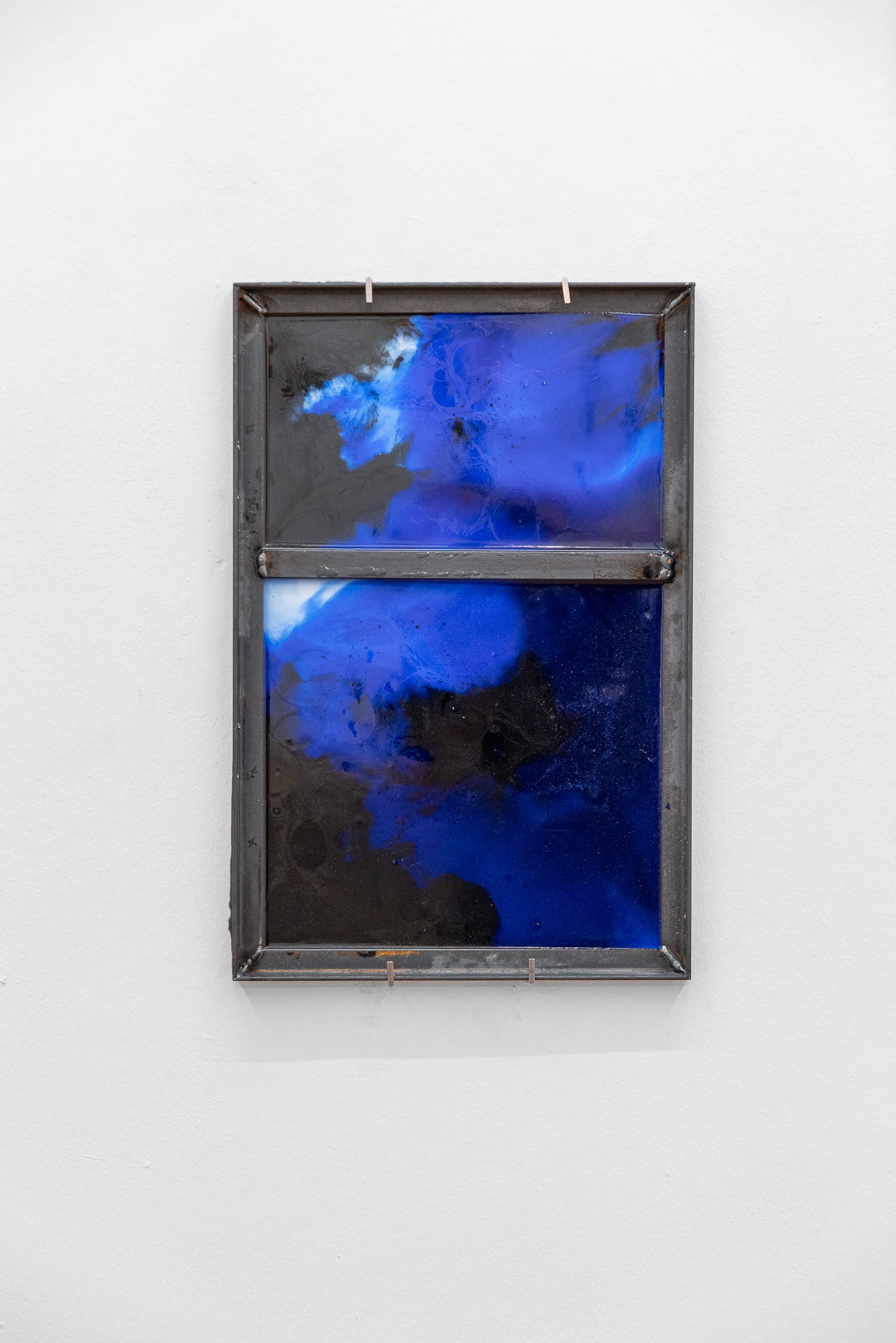 a window (night vision) 2023 Epoxidharz, Stahl epoxy resin, steel 50 x 33 x 2 cm