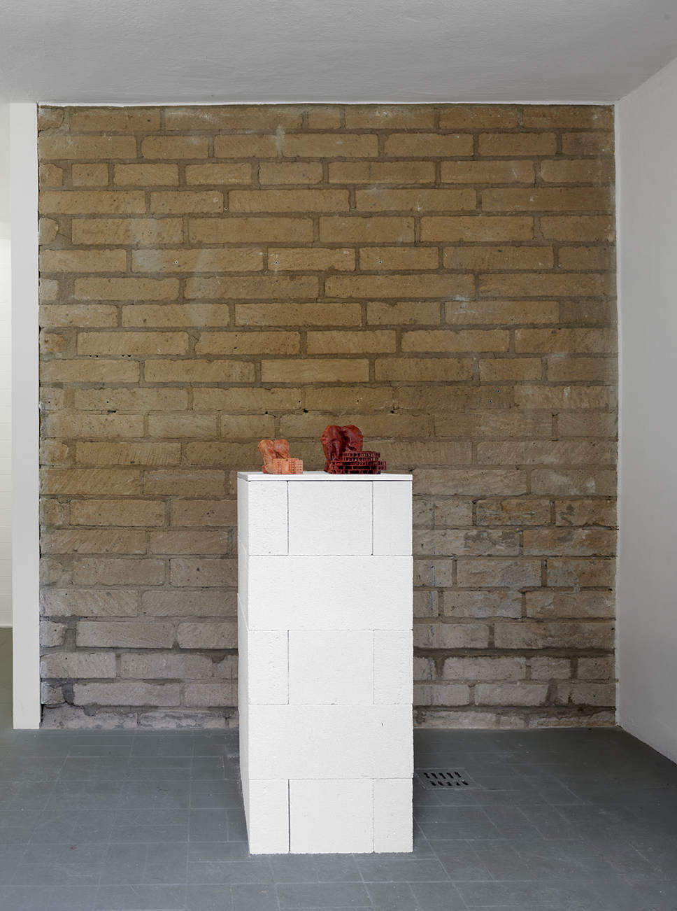 1. Christiane Blattmann, »A New Balance«, Installation view, photo: Mareike Tocha, mauer 2023, Cologne