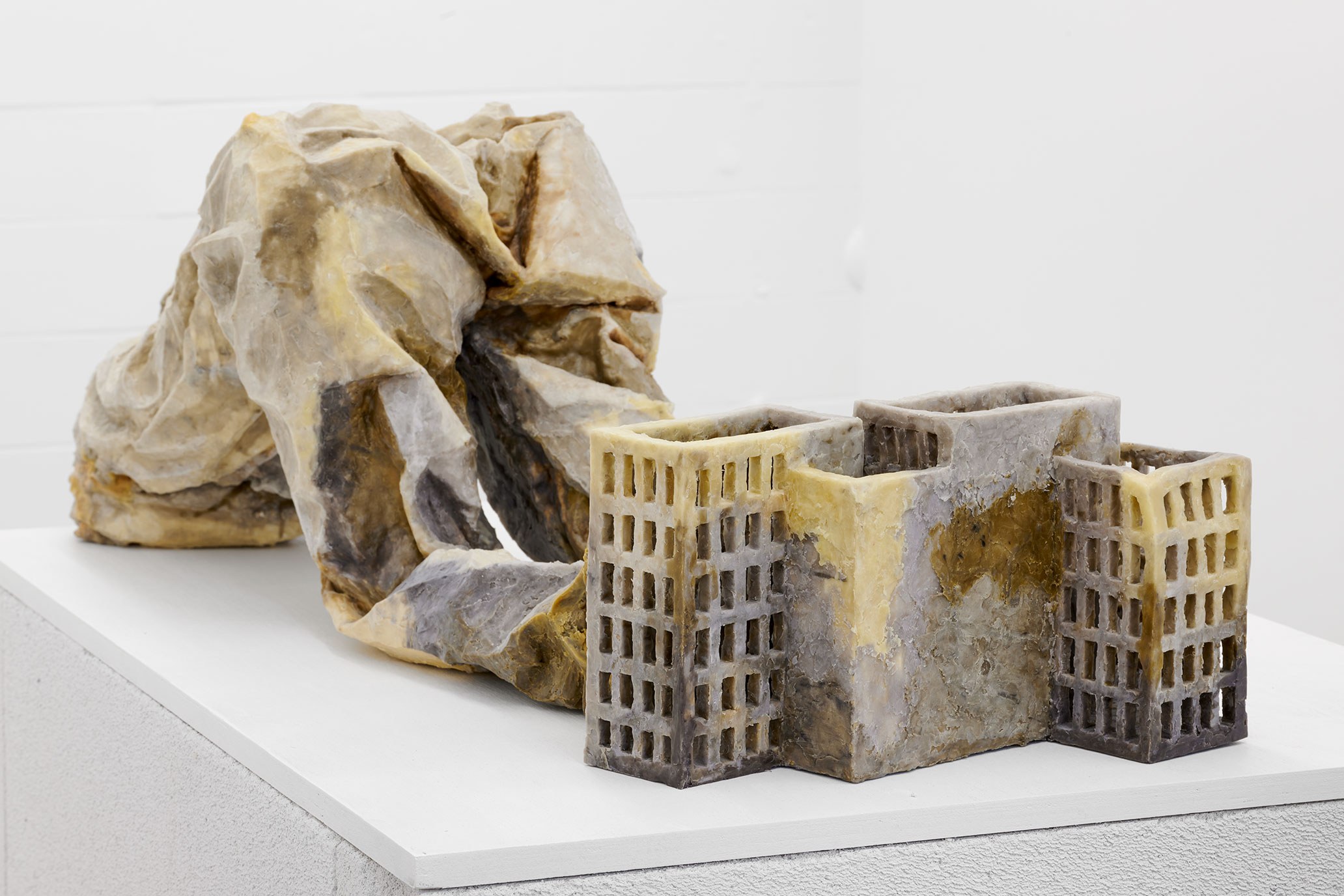 9.	Christiane Blattmann, »The Wasps«, Encaustic on jesmonite, cotton, archival cardboard, 87 × 30 × 29 cm, photo: Mareike Tocha, mauer 2023, Cologne