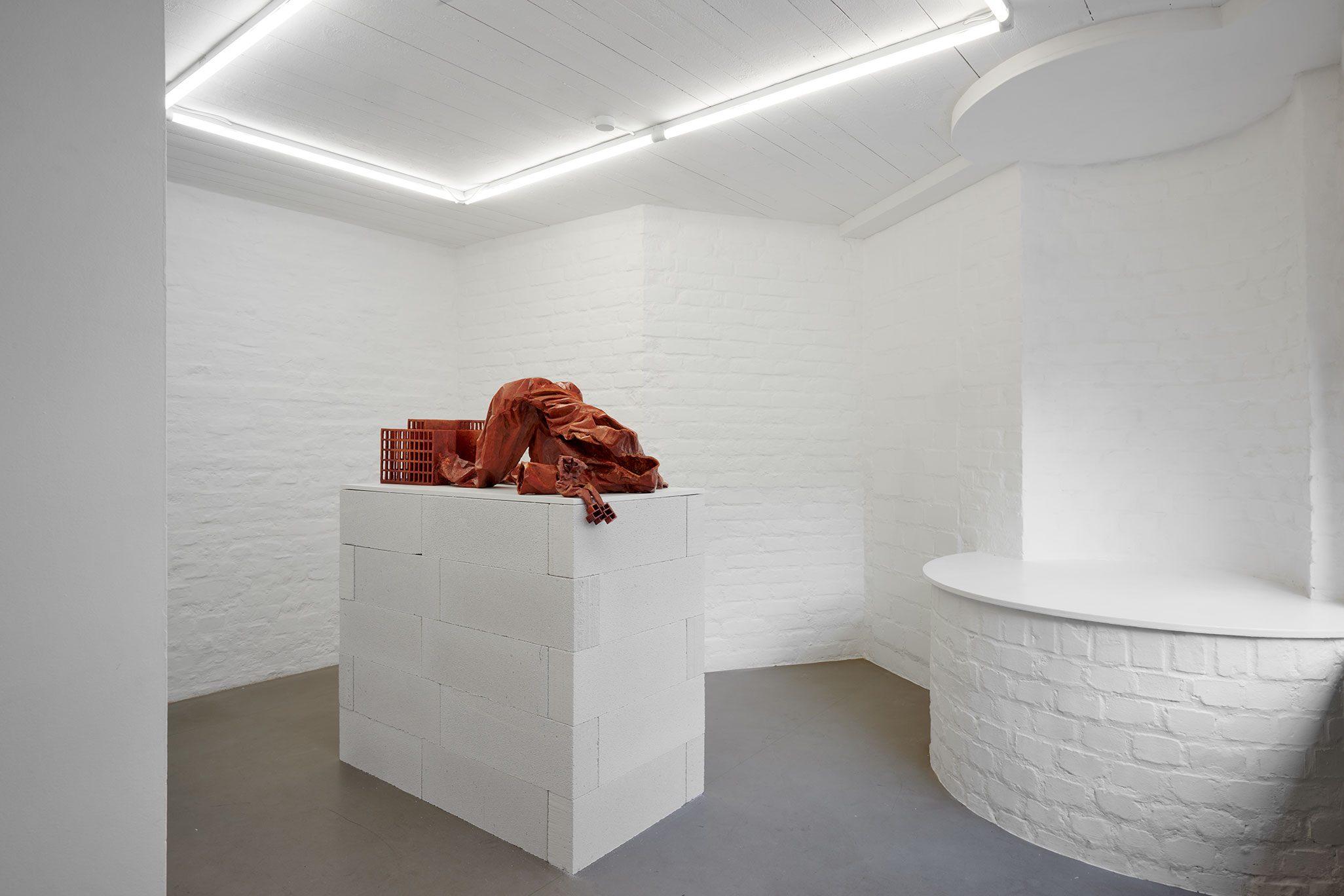 13.	Christiane Blattmann, »A New Balance«, Installation view, photo: Mareike Tocha, mauer 2023, Cologne