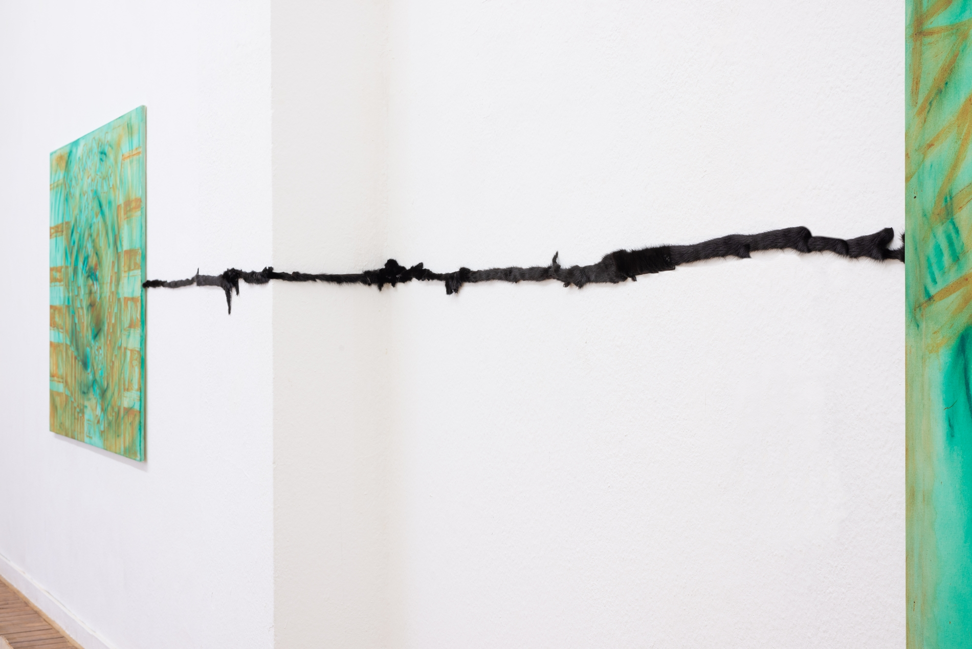 Yana Tsegay, Timeline, 2019-X, Fell, Maße variabel  © the artist  photo: Bernhard Adams
