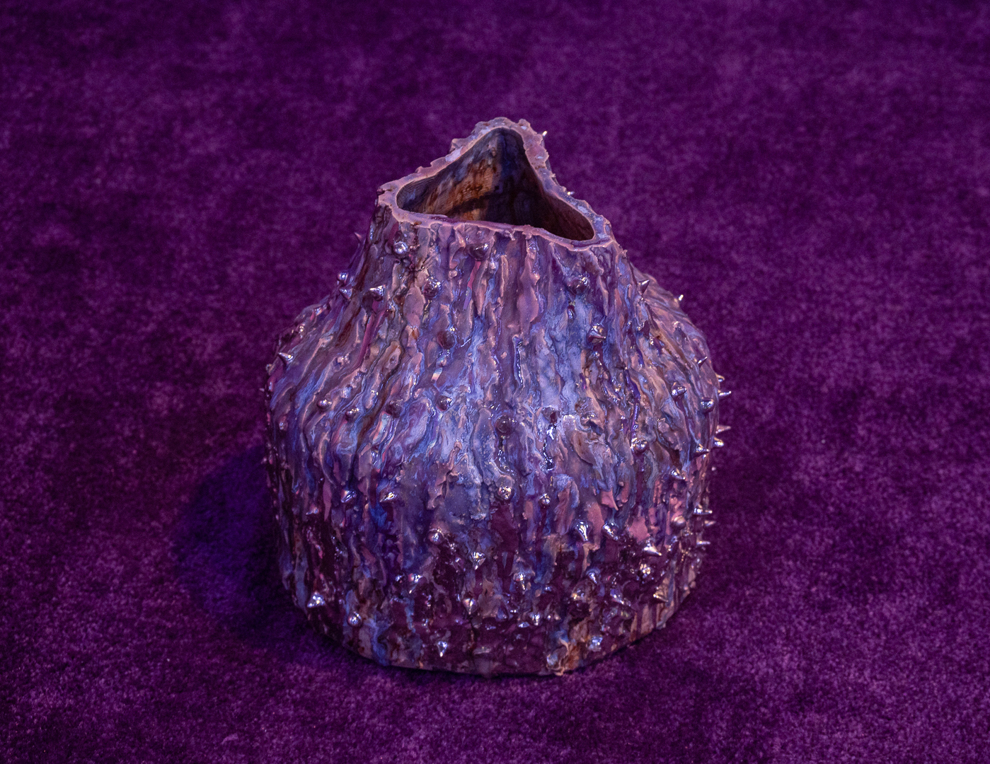Silver flayed, 2023, stoneware, glaze, white gold luster, 33 x 32 x 27 cm