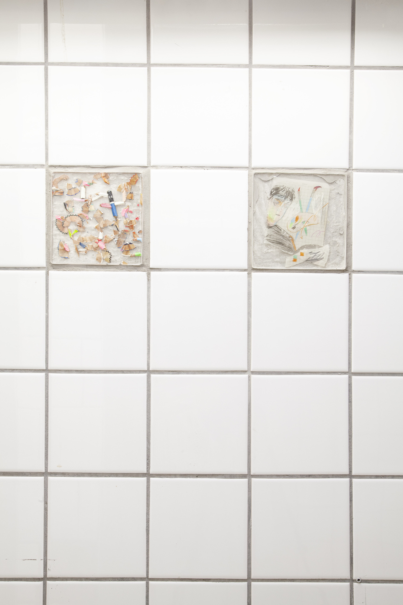 in the shower room: Leo Lunger, âtiles in the wallâ, 13 tiles, 15 x 15 cm, epoxy, mixed media, 2023