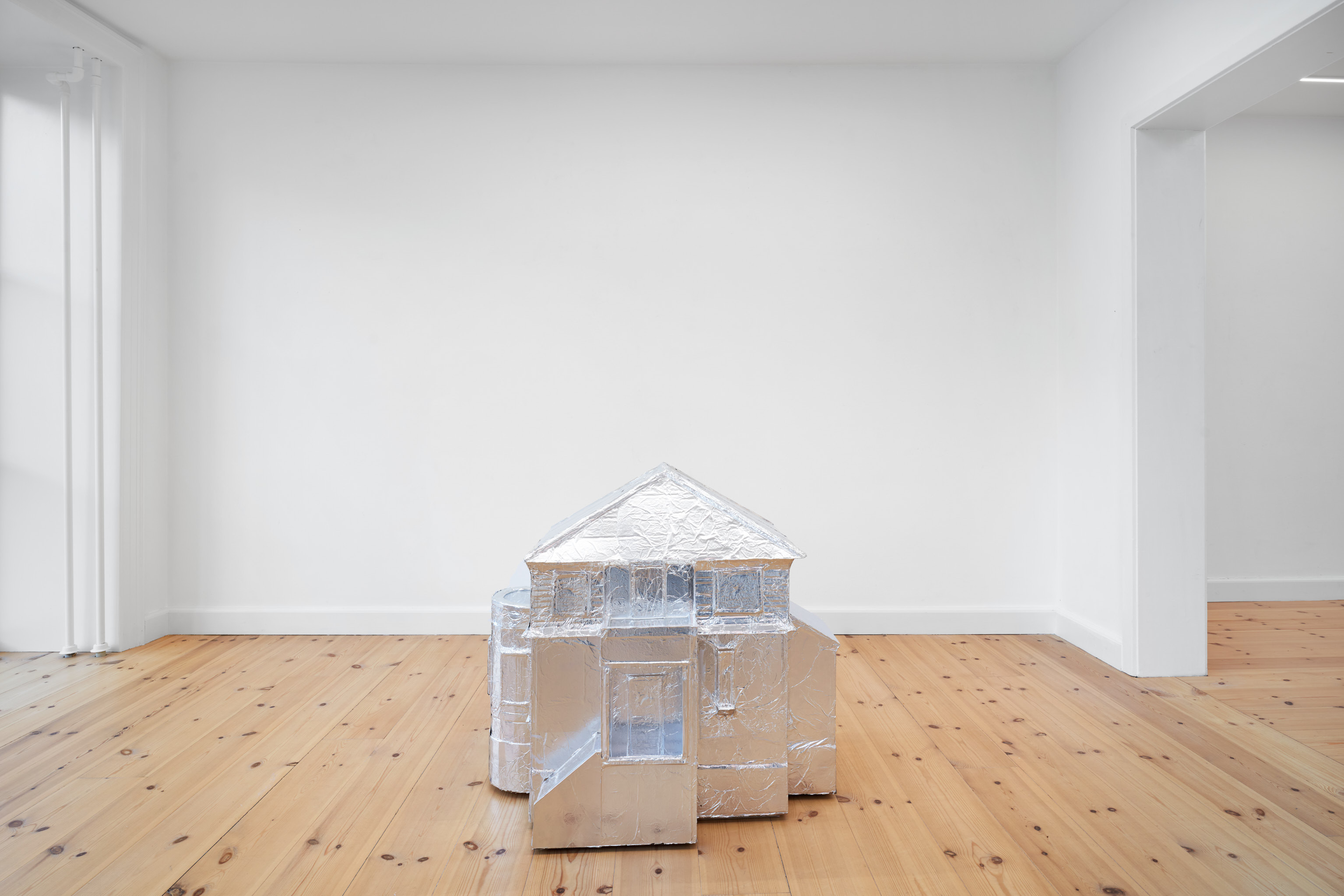 Black Box - Wood, plexiglass, cardboard, screws, acrylic sealant, glue, aluminium foil - 2023