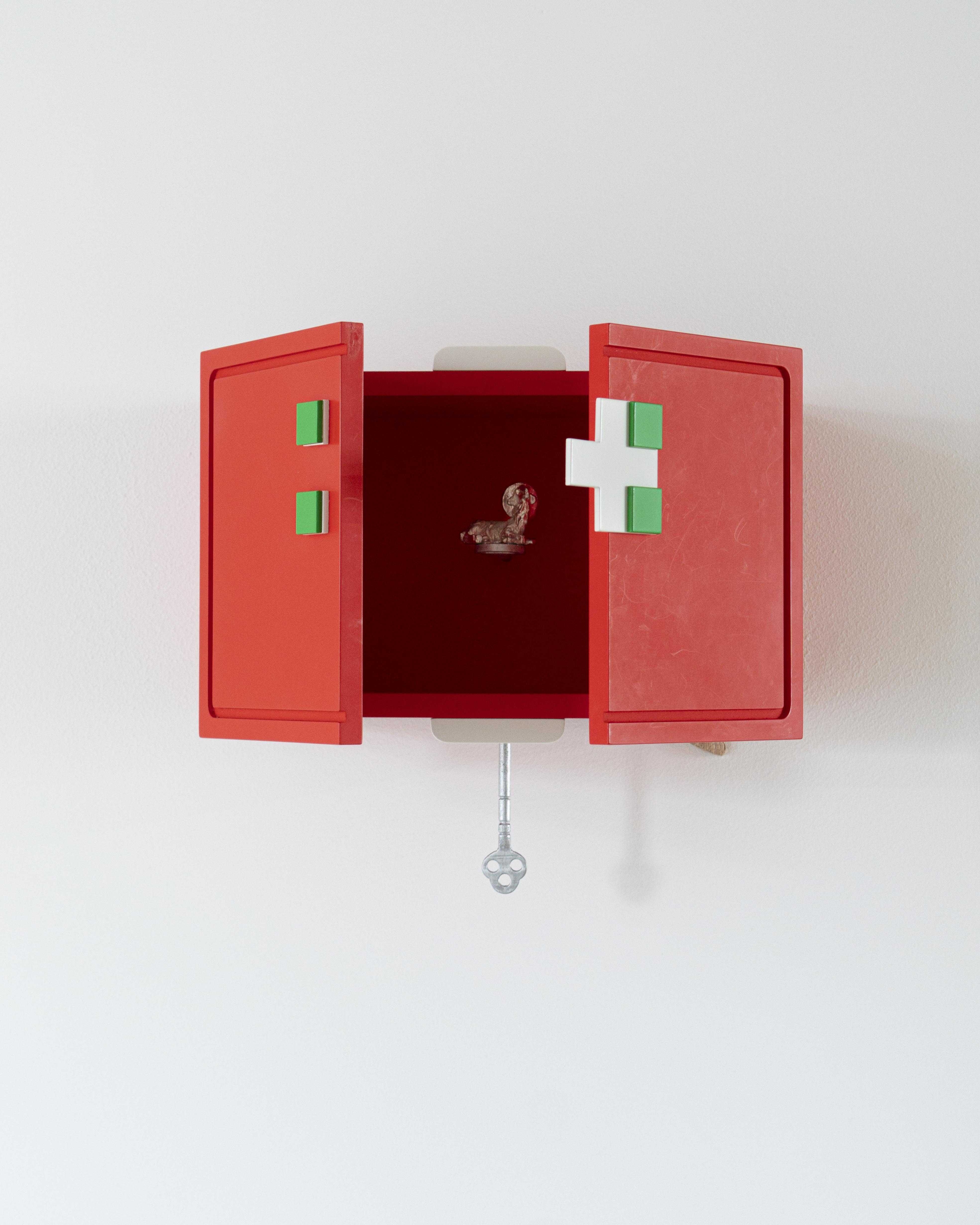 Vierte Hilfe Kasten. Akinori Tao, 2023.