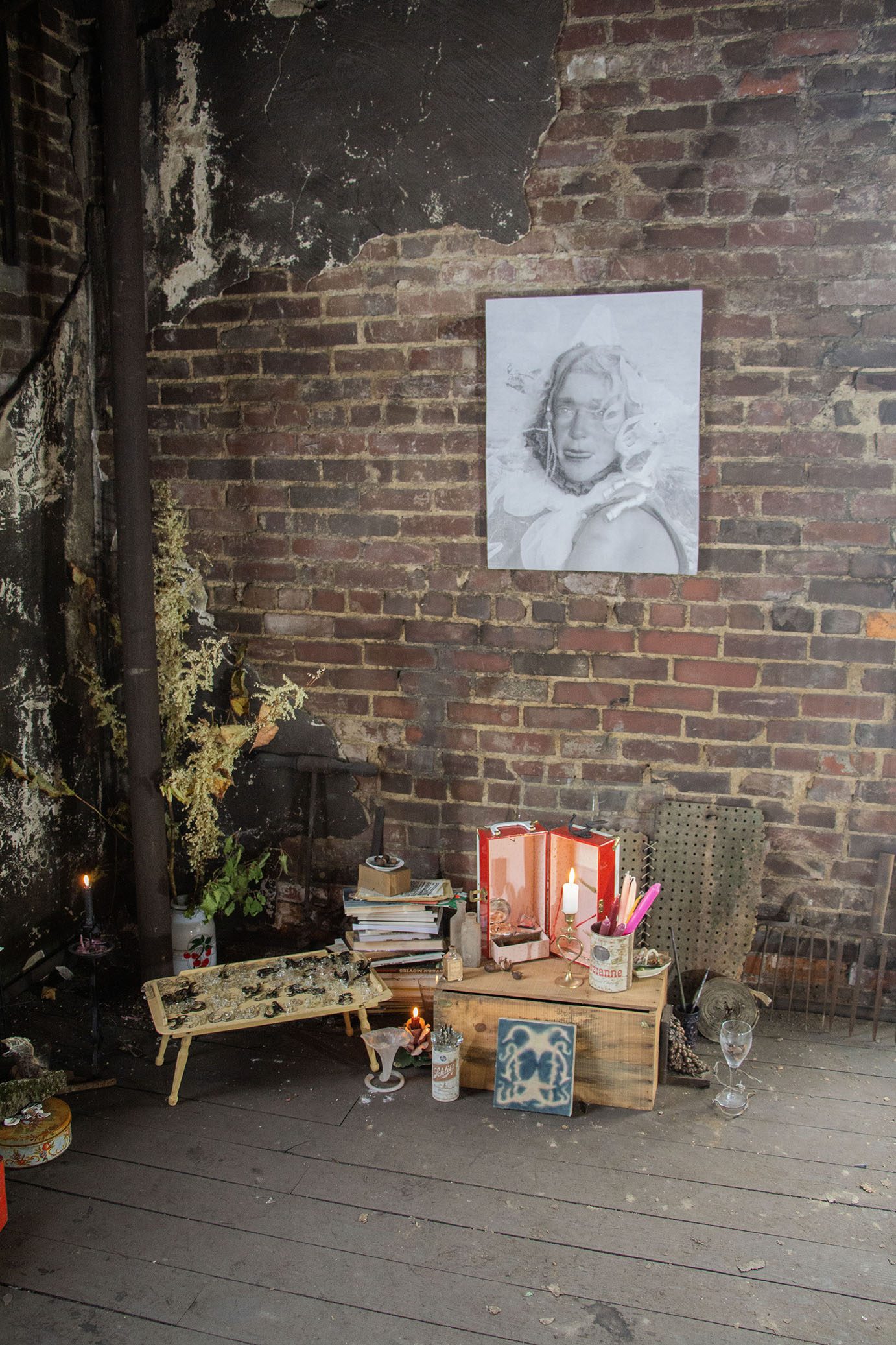 (floor) Alex Patrick Dyck, Haunted Dollhouse 2023, Resin, Japanese knotweed, datura(floor) Julien Parant-Marquis, untitled, 2023, acrylic on canvas on panel(wall) Justin Apperley, left me on the mississippi, 2023, Laser Print on Disused Road Signage