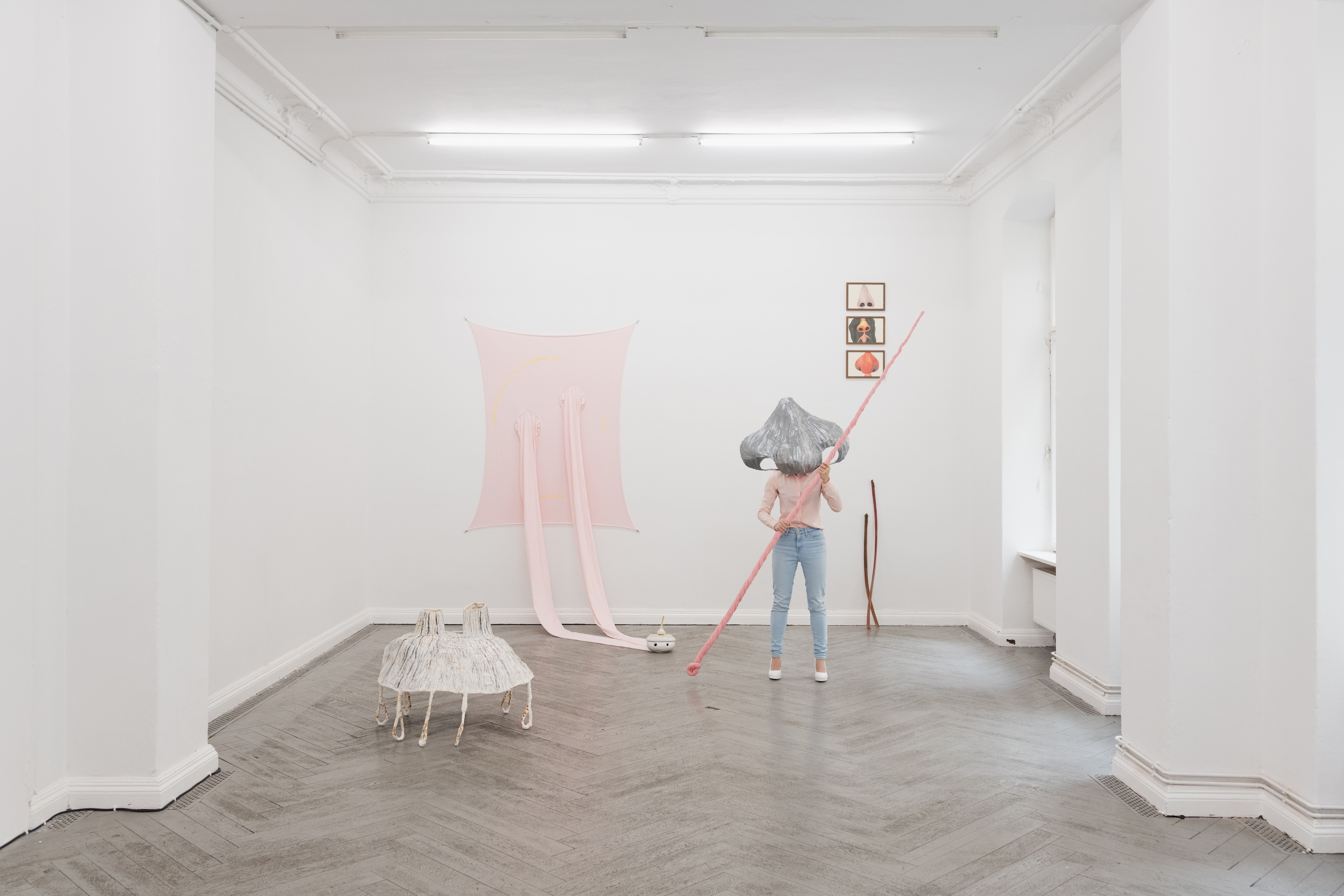 Übermenschen (Knoblauchmann erschien!), 2023 courtesy the artist and EIGEN + ART Lab.