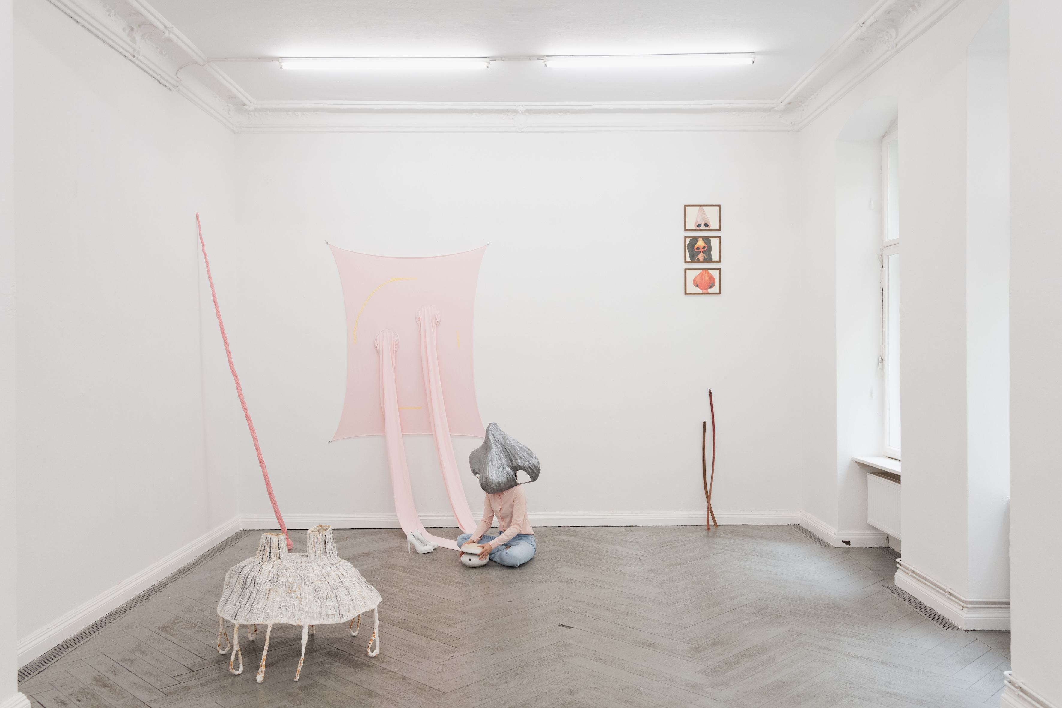 Übermenschen (Knoblauchmann erschien!), 2023 courtesy the artist and EIGEN + ART Lab.