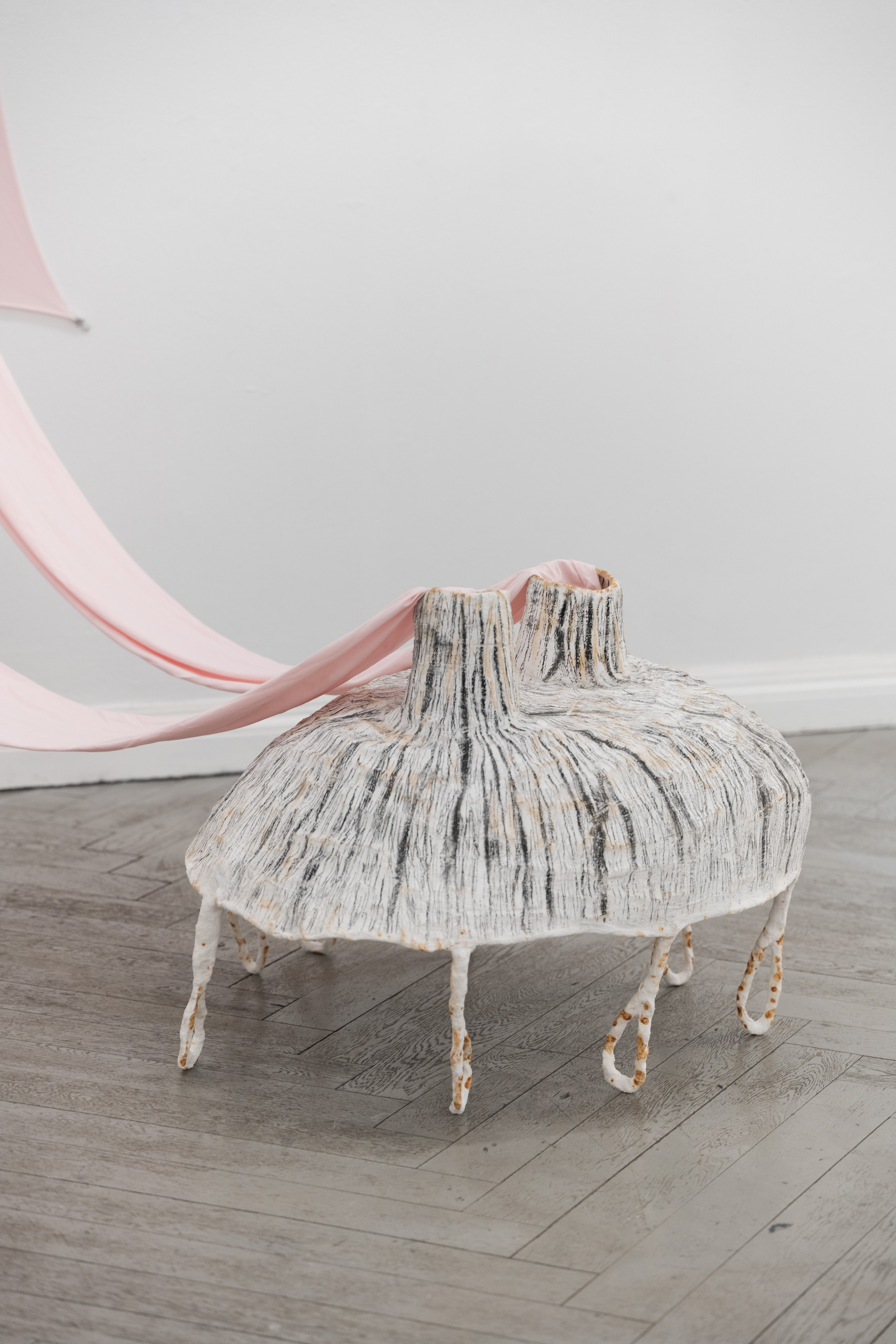 Exhibition view, 2023 courtesy the artist and EIGEN + ART Lab.