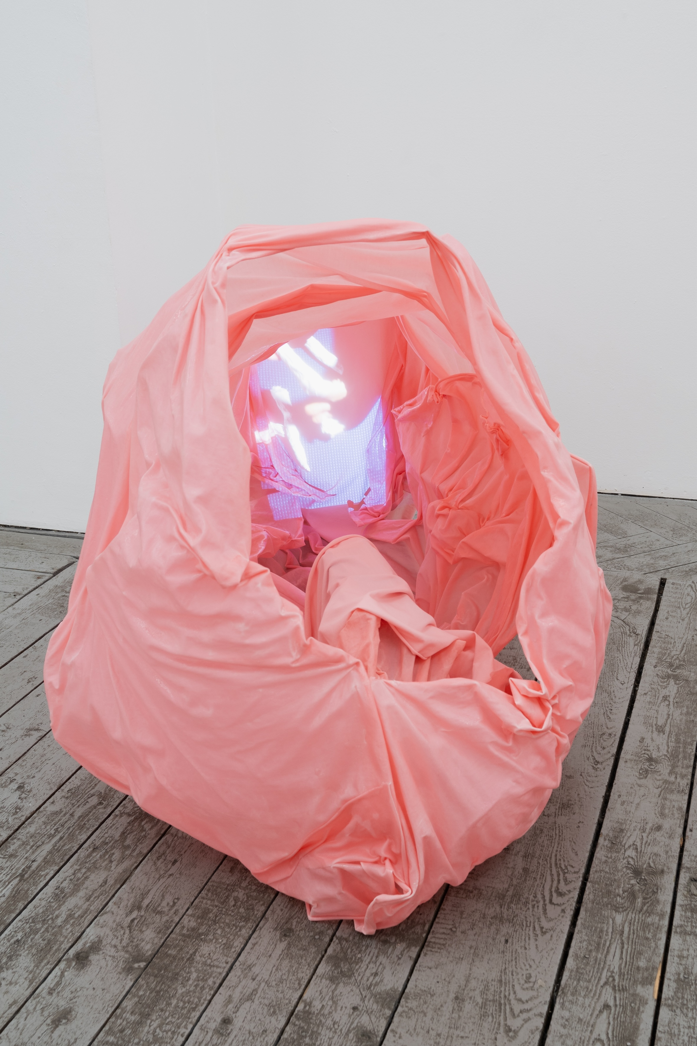 Exhibition view, 2023 courtesy the artist and EIGEN + ART Lab.