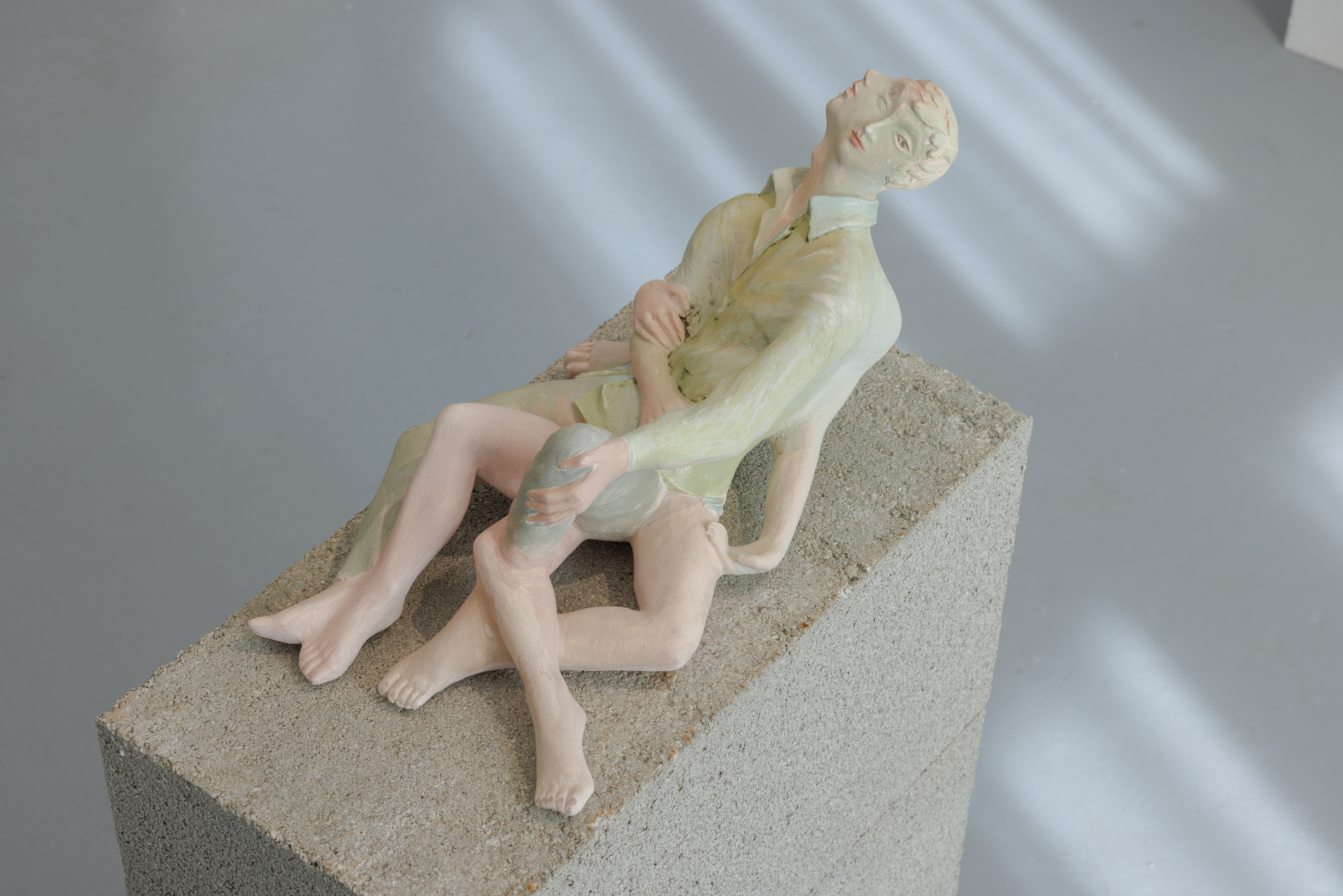 Untitled, 16x28x17cm White clay, ceramic pigments