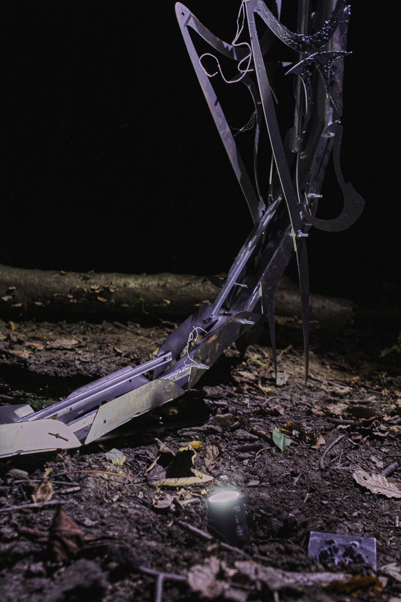 L.O.D, 2023, Steel, Aluminum, Silicone, Plaster, PLA, Epoxy, Lacquer, Metal Powder, Industrial Grease, Wire, Tin, Flashlights, Variable Dimensions, Gedunkelfloxx Obsidian / Steirischer Herbst – Humans and Demons 2023