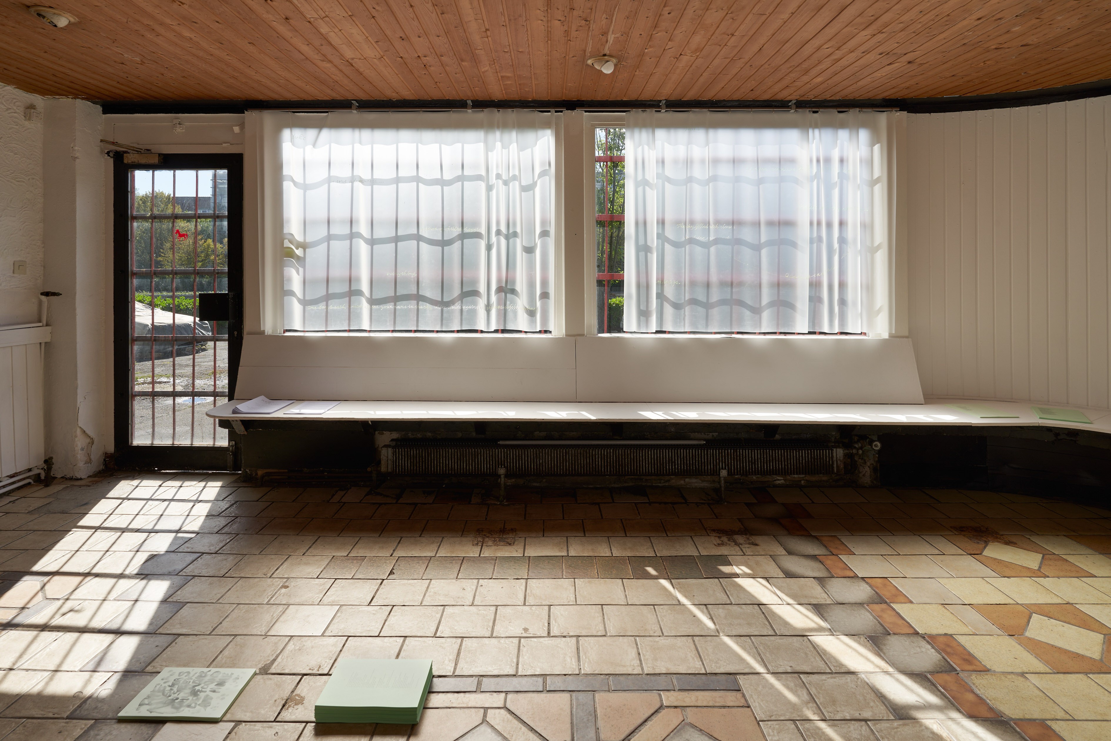 Installation view, Poetics Of Passing, Alte Tankstelle Deutz, 2023, Photo: Alwin Lay