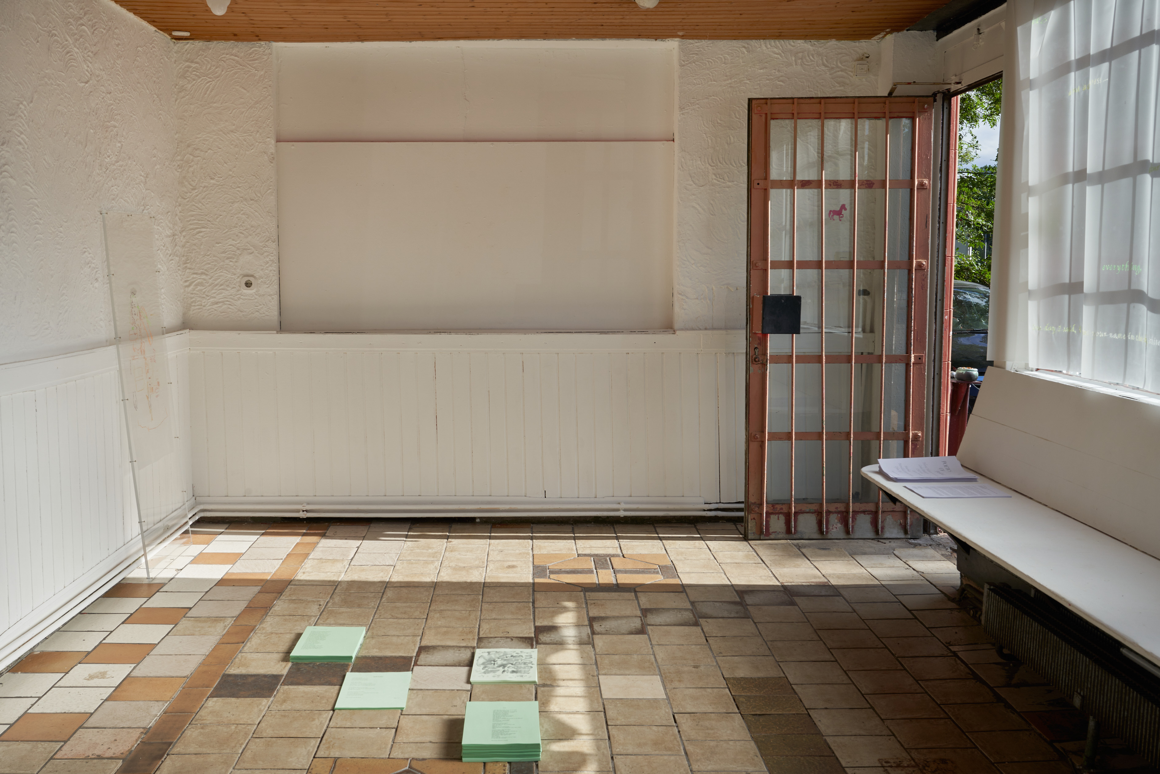 Installation view, Poetics Of Passing, Alte Tankstelle Deutz, 2023, Photo: Alwin Lay