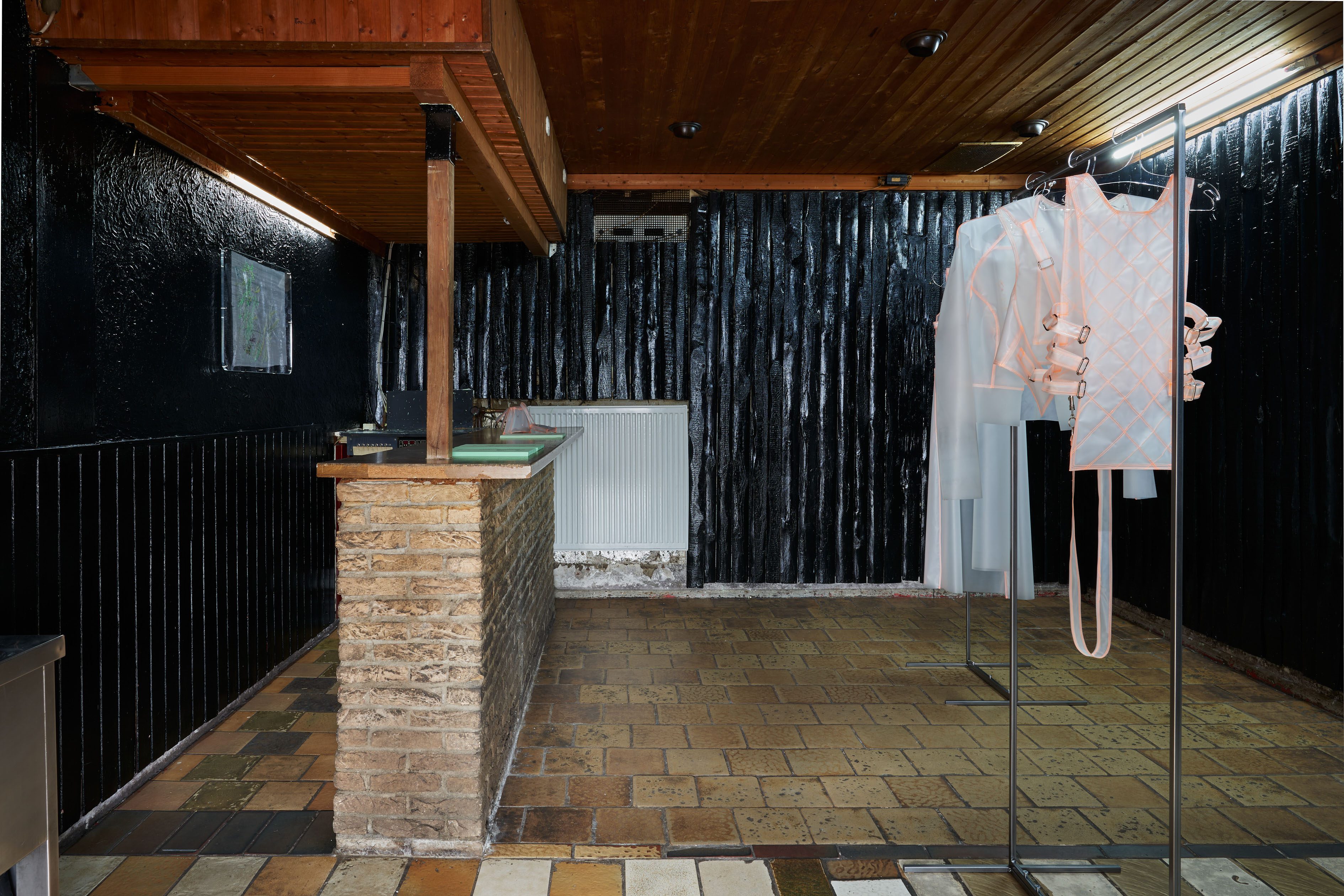 Installation view, Poetics Of Passing, Alte Tankstelle Deutz, 2023, Photo: Alwin Lay