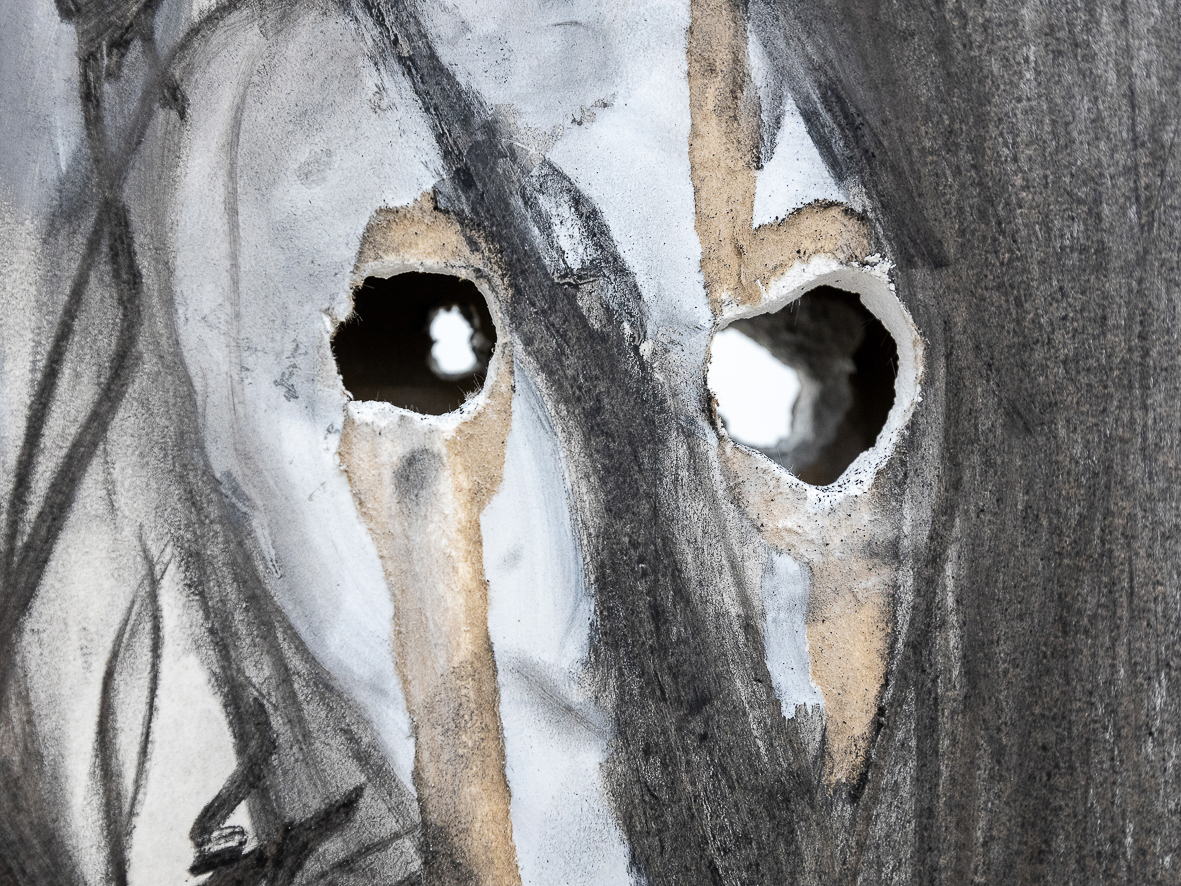 “Gli alberi muoiono in piedi” (The trees die standing). Detail, 2023