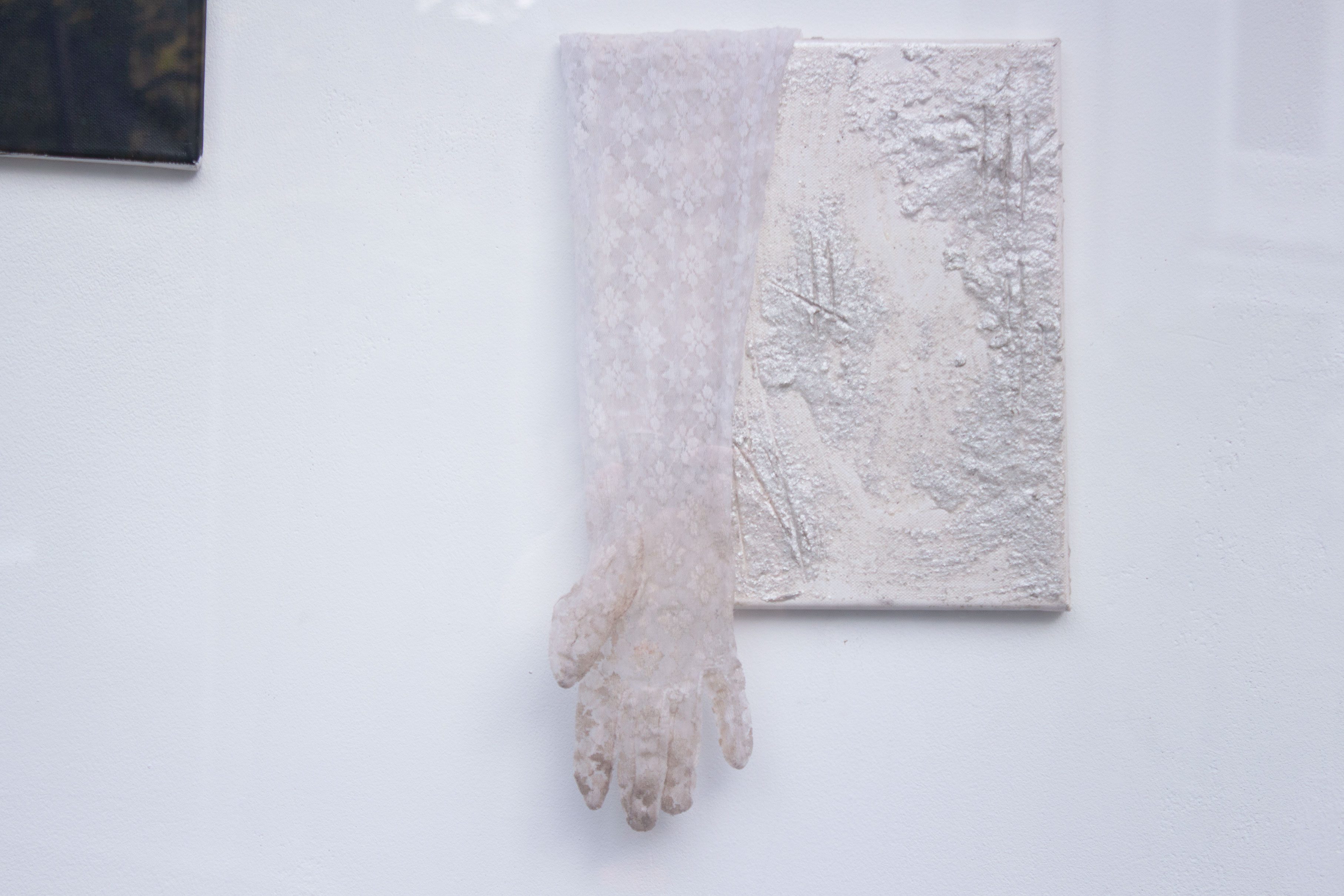 Adriana Preda, The Opportunity Passed in Less Than a Minute, 2023, installation view