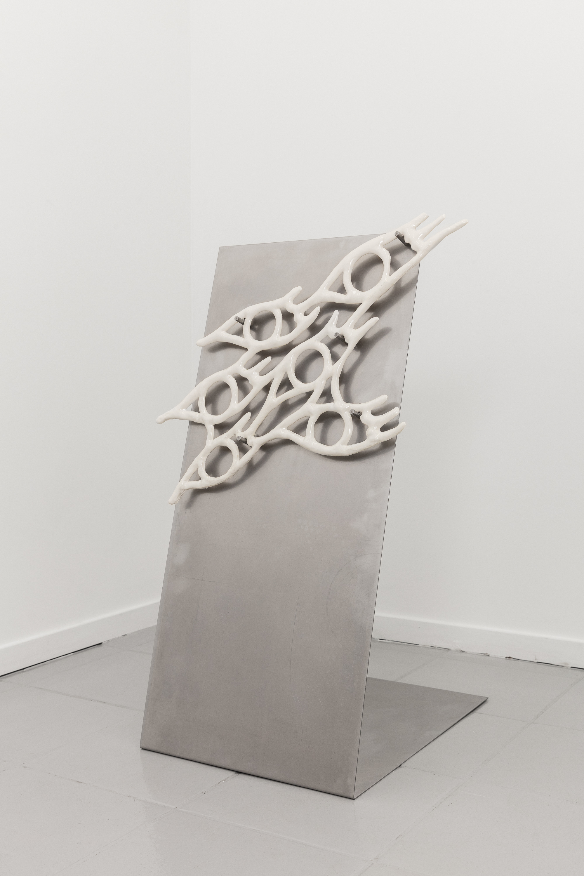 Julia K. Persson, BlÃ¥Ã¶ga, 2023, Glazed porcelain, steel stand, 88.5 x 40.5 x 56 cm