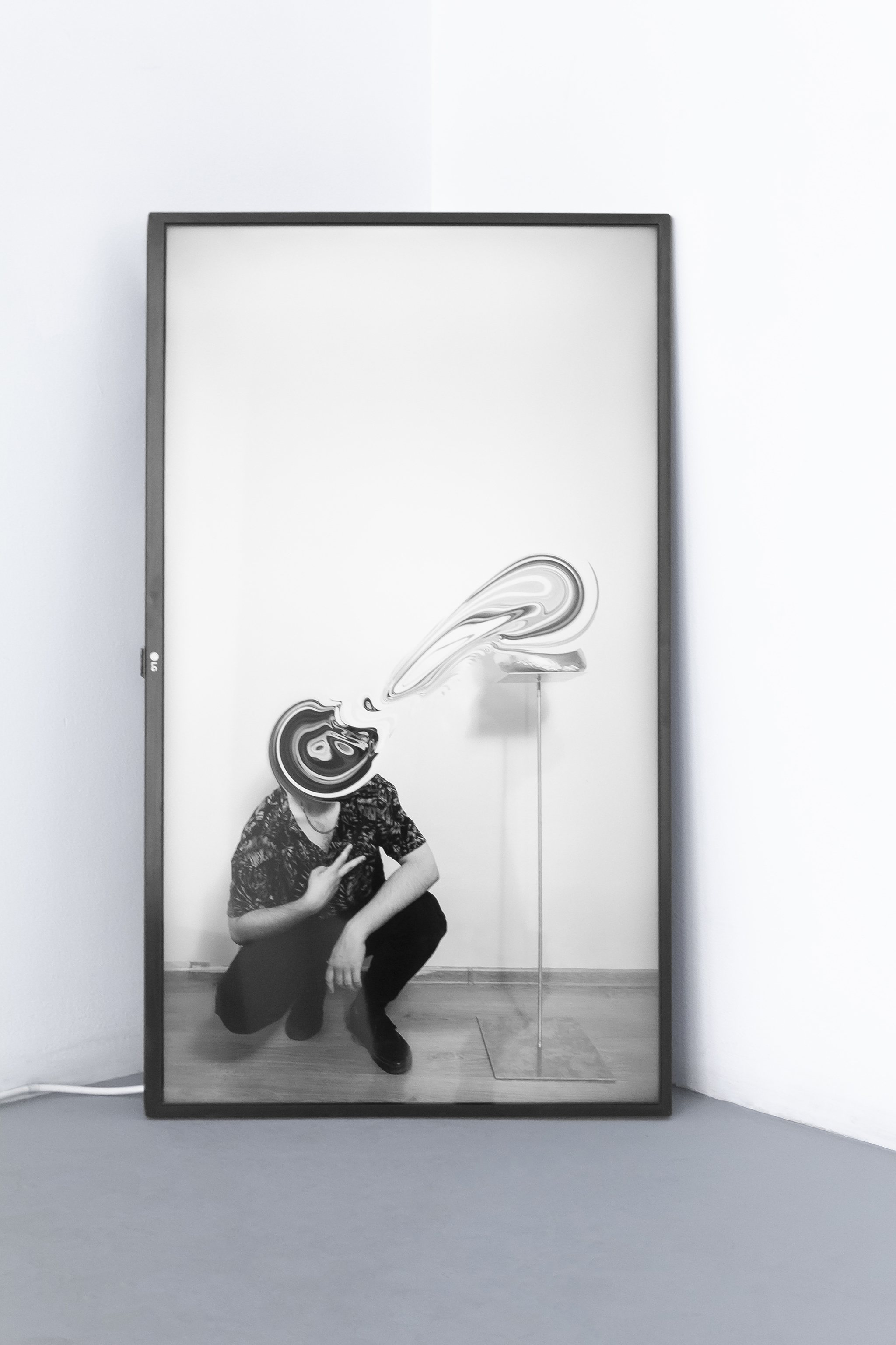 frogshopping.jpg, full HD 9:16 video, loop, 2023.