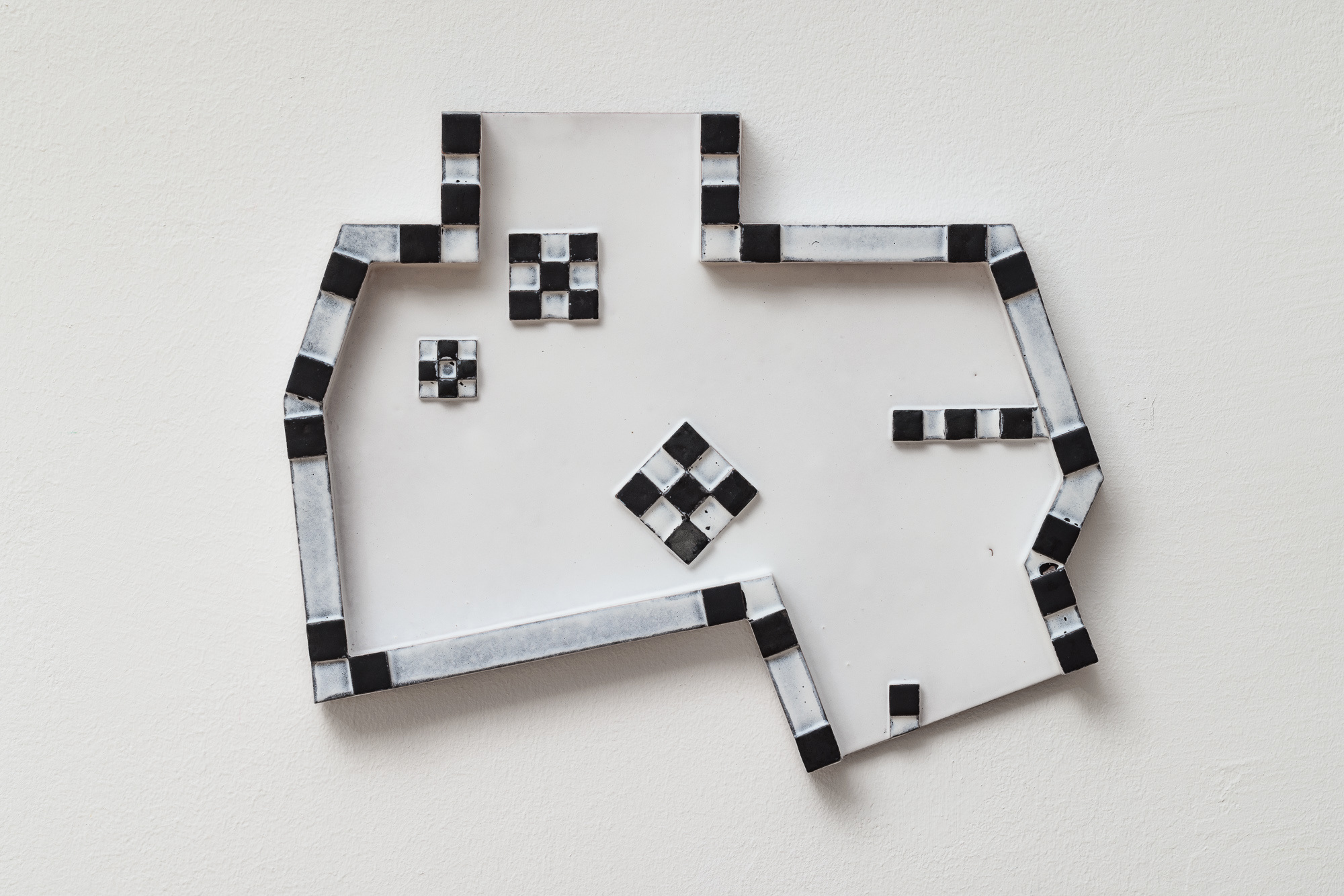 Nao Kikuchi , Körnerstraße (s/w), ceramic, 2023