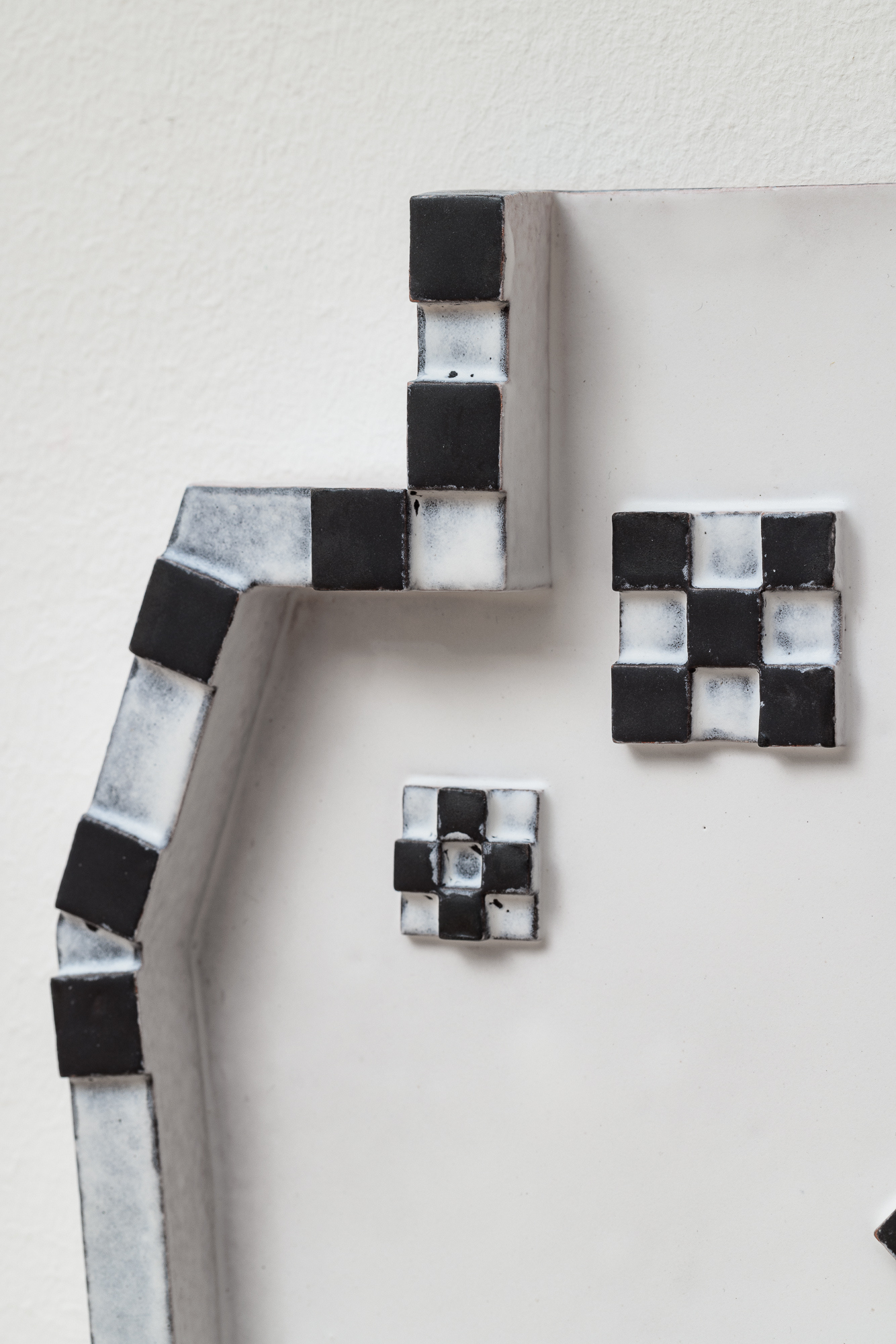 Nao Kikuchi , Körnerstraße (s/w), ceramic, 2023