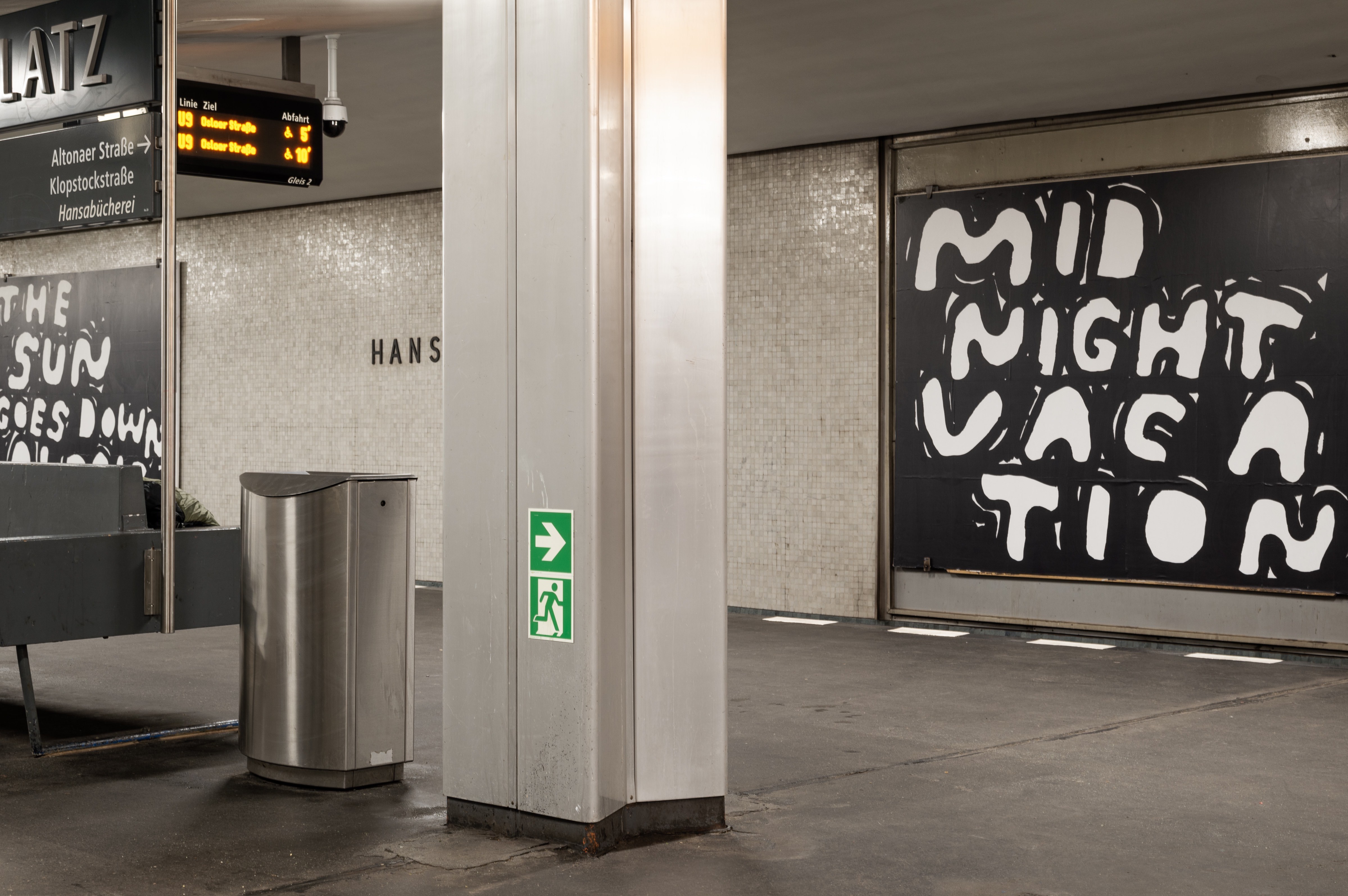 Stefan Marx, 16 Hintergleisflächen, 2024, GROTTO Berlin