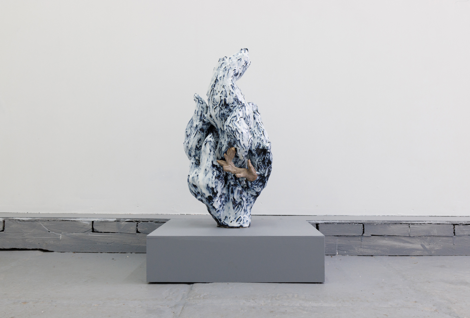 Elina Marusova, Salve, 2023, stone masses, glazes, 45 x 30 x 30 cm