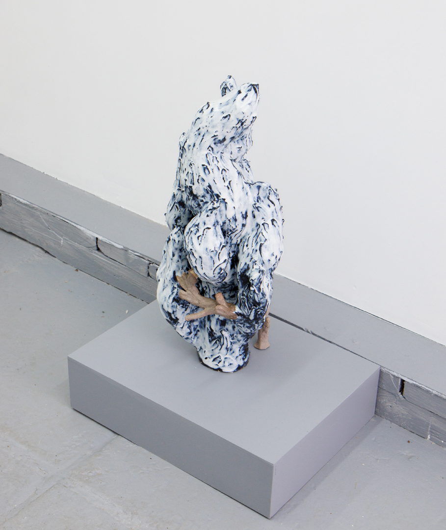 Elina Marusova, Salve, 2023, stone masses, glazes, 45 x 30 x 30 cm