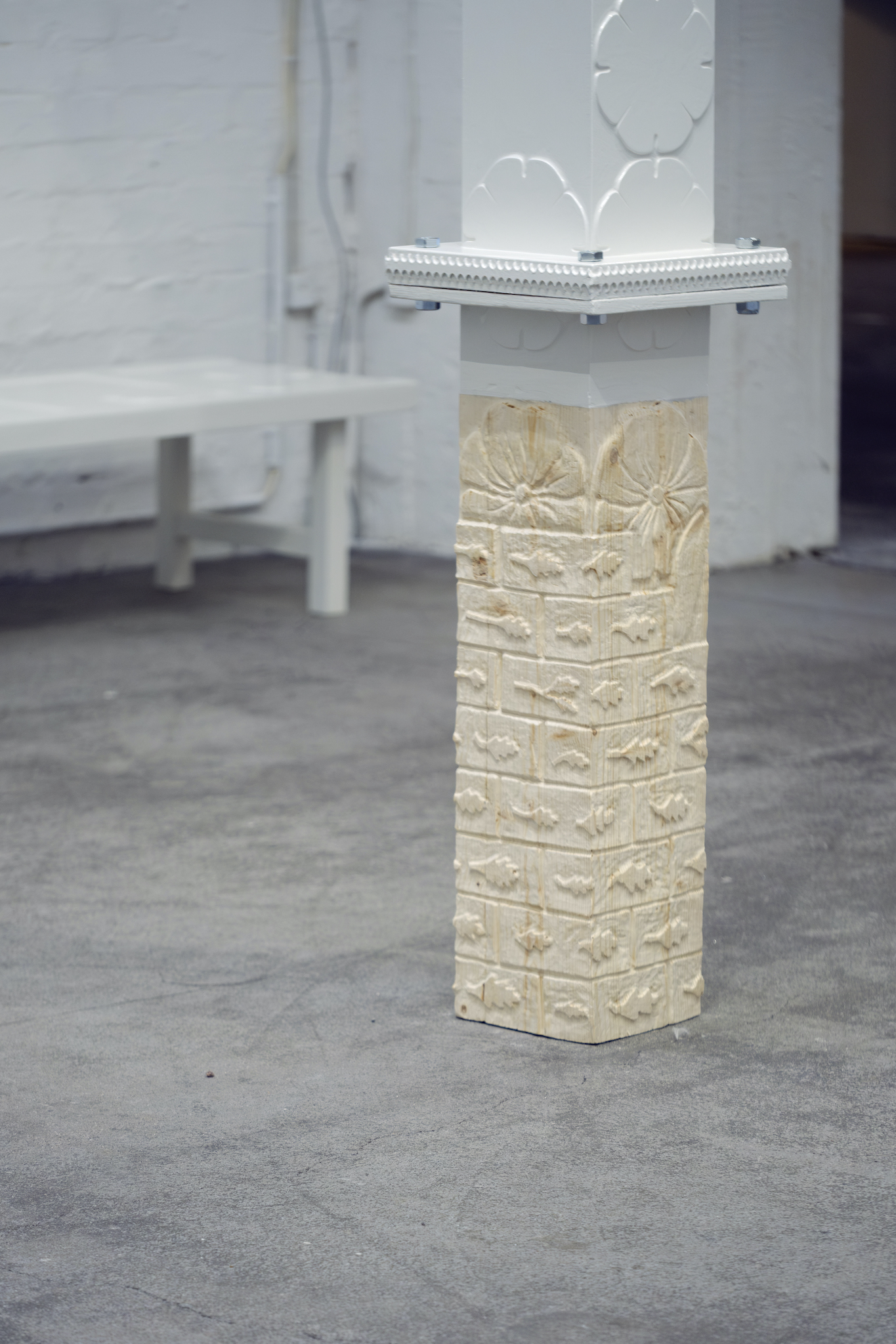 Detail of Gardener, wood, bolts, painted wood, 563x30x51cm, Riikka Anttonen, 2023, Photo: Santeri Kuisma