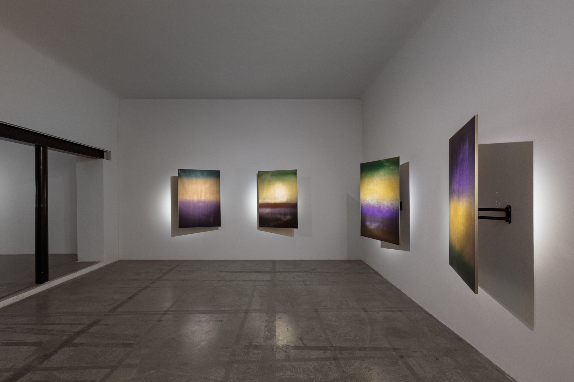 Ezio Gribaudo, The Weight of the Concrete, in a scenography by Davide Stucchi at Grazer Kunstverein, 2023. Courtesy: the Archivio Gribaudo, Davide Stucchi and Grazer Kunstverein. Photo: kunst-dokumentation.com