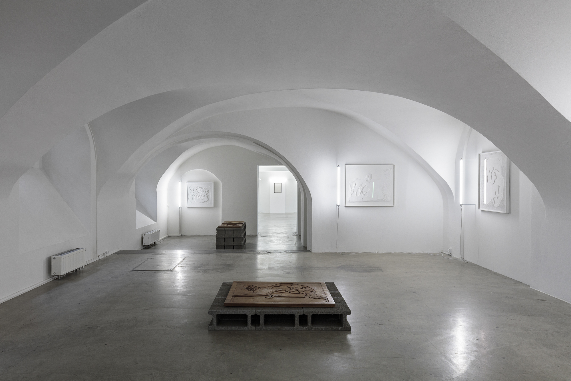 Ezio Gribaudo, The Weight of the Concrete, in a scenography by Davide Stucchi at Grazer Kunstverein, 2023. Courtesy: the Archivio Gribaudo, Davide Stucchi and Grazer Kunstverein. Photo: kunst-dokumentation.com