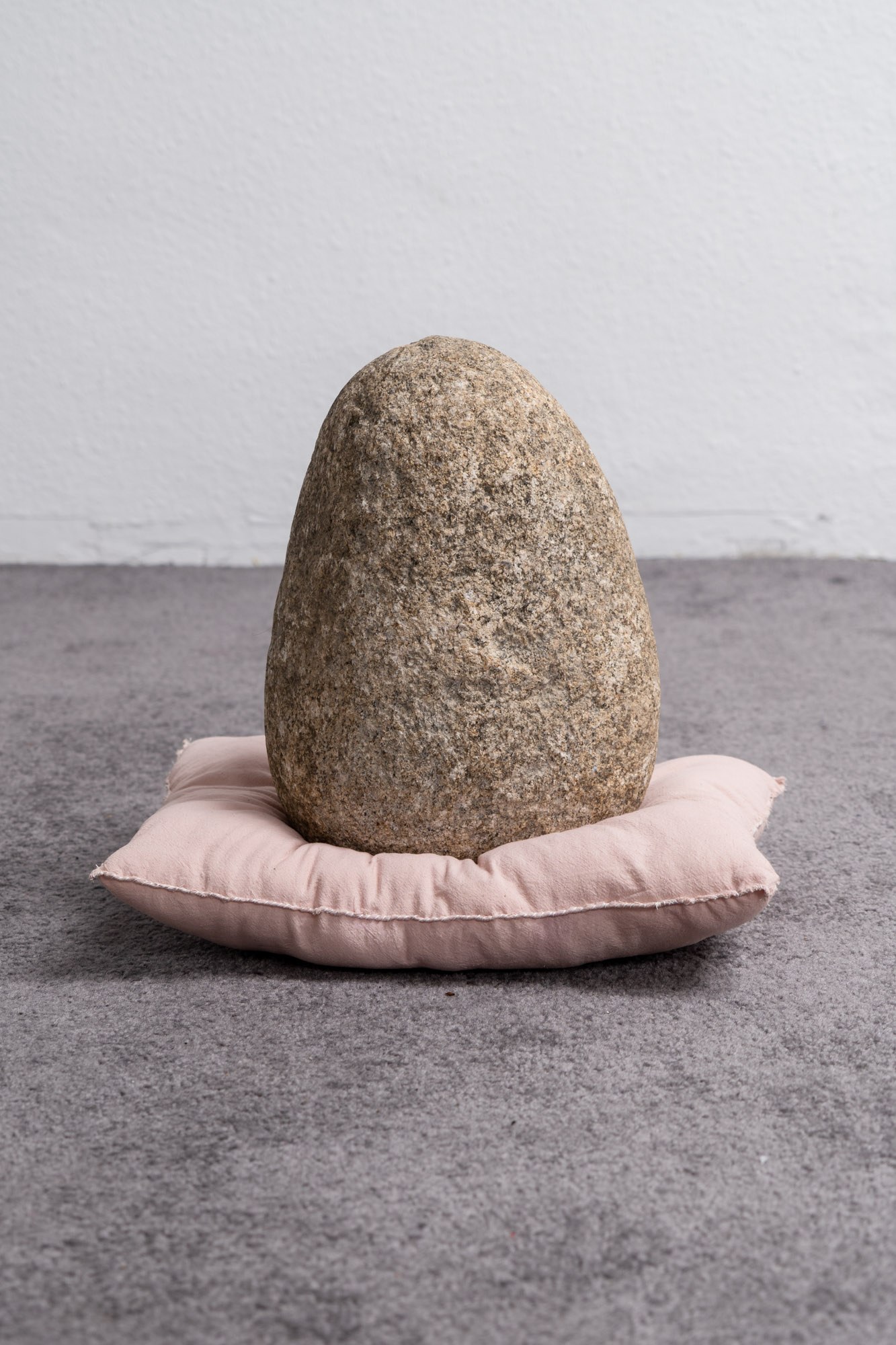 STONE BABY / granite stone, hand dyed linen, acrylic wool , steel base / 50 x 50 x 60 cm / 2023