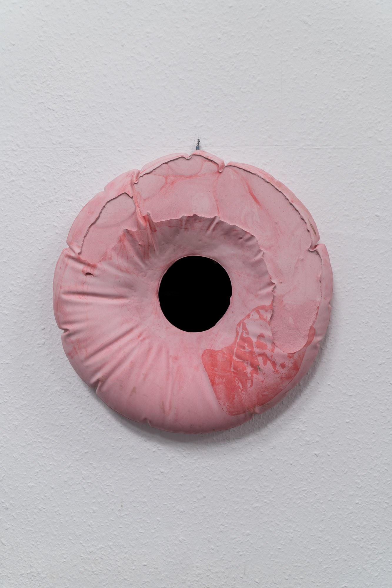 ABYSS (A HOLE THAT CANNOT BE FILLED) / white concrete, pigment / 60 x 60 x 15 cm / 2023