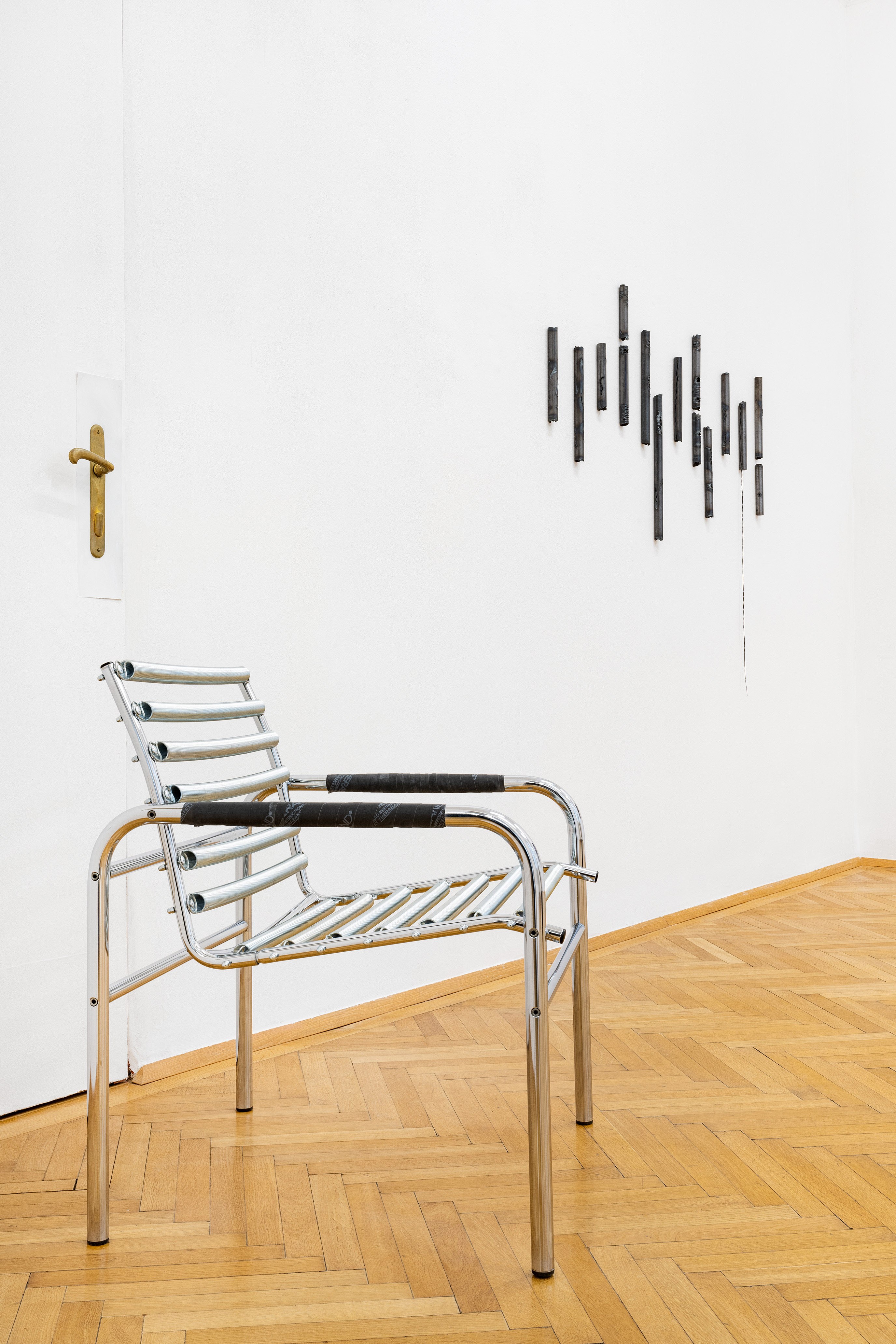 „Grit“ at Zeller van Almsick, Installation View, Sophie Hirsch (l.), Bianca Phos (r.), 2024