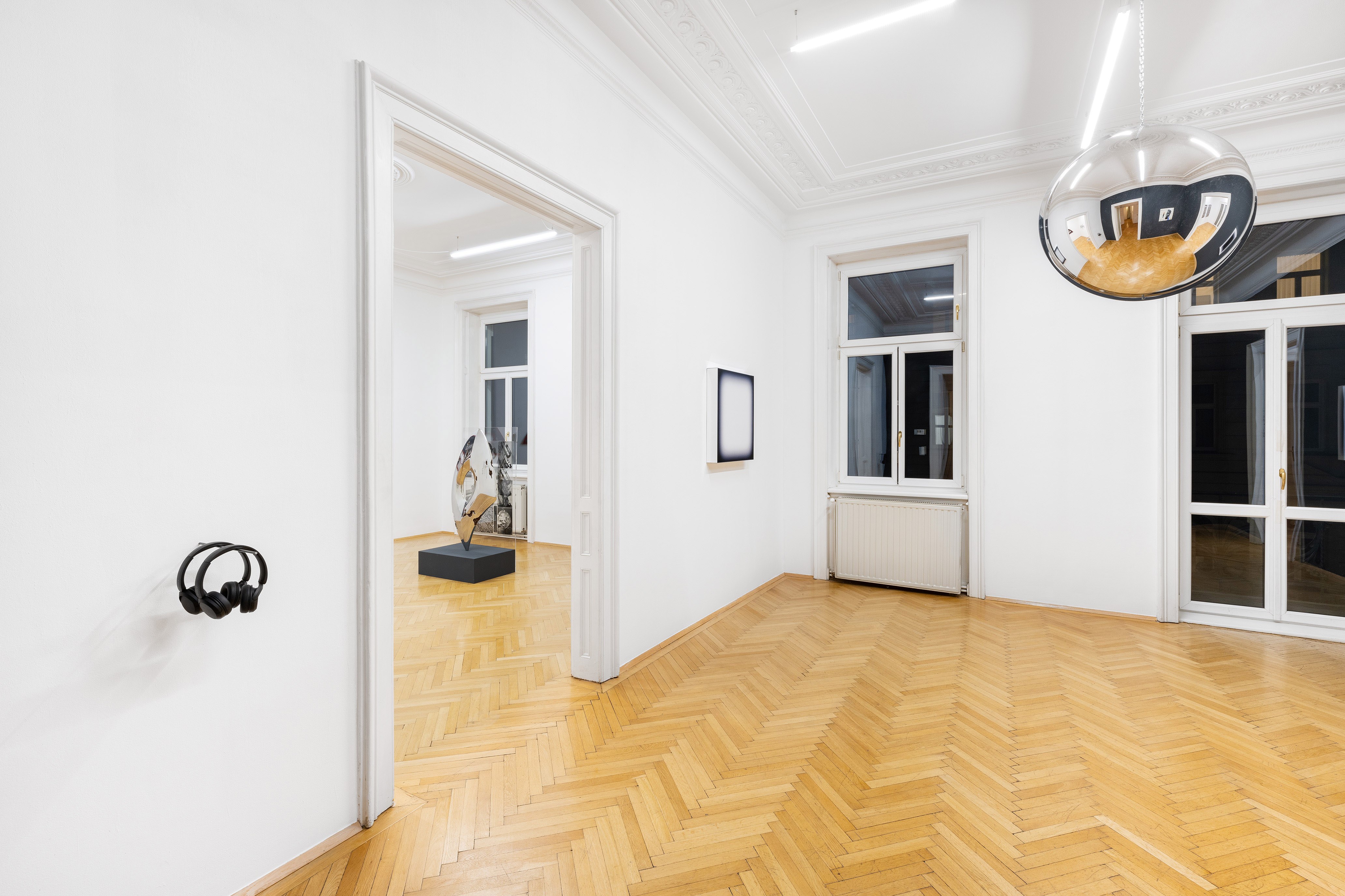 „Grit“ at Zeller van Almsick, Installation View, Bianca Phos, Alex Ito, Jonny Niesche, Débora Delmar, 2024